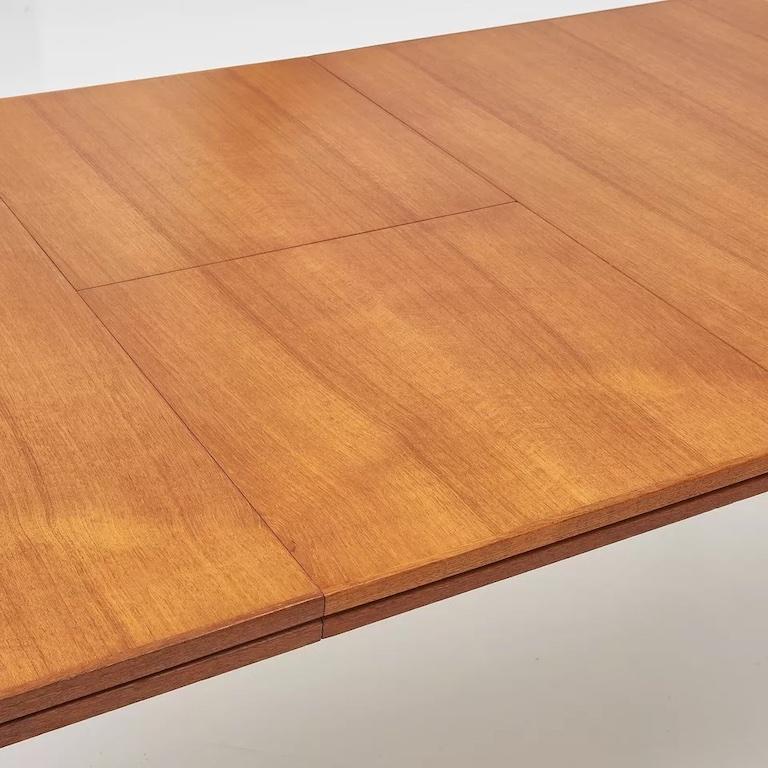 Mesa de comedor extensible de teca 