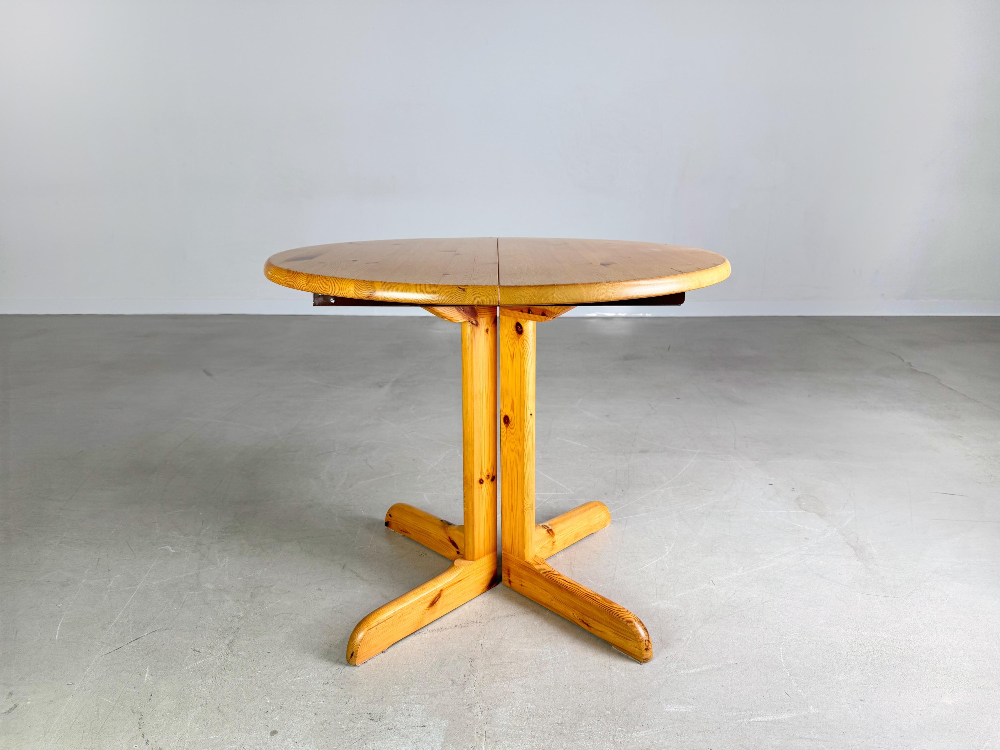 Ausziehbarer Vintage-Esstisch aus Kiefernholz im Stil von Rainer Daumiller (Moderne der Mitte des Jahrhunderts) im Angebot