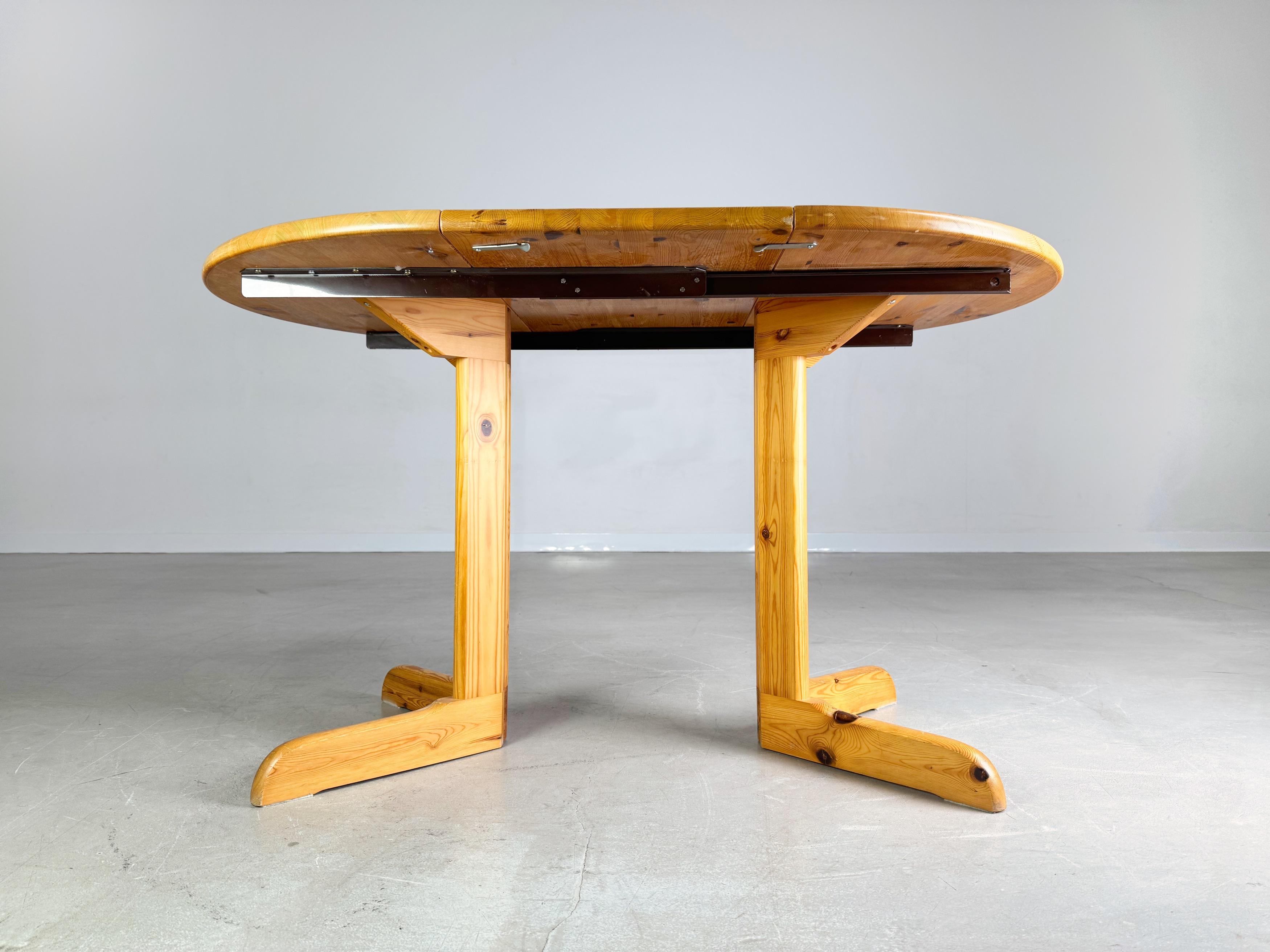 Ausziehbarer Vintage-Esstisch aus Kiefernholz im Stil von Rainer Daumiller im Angebot 2