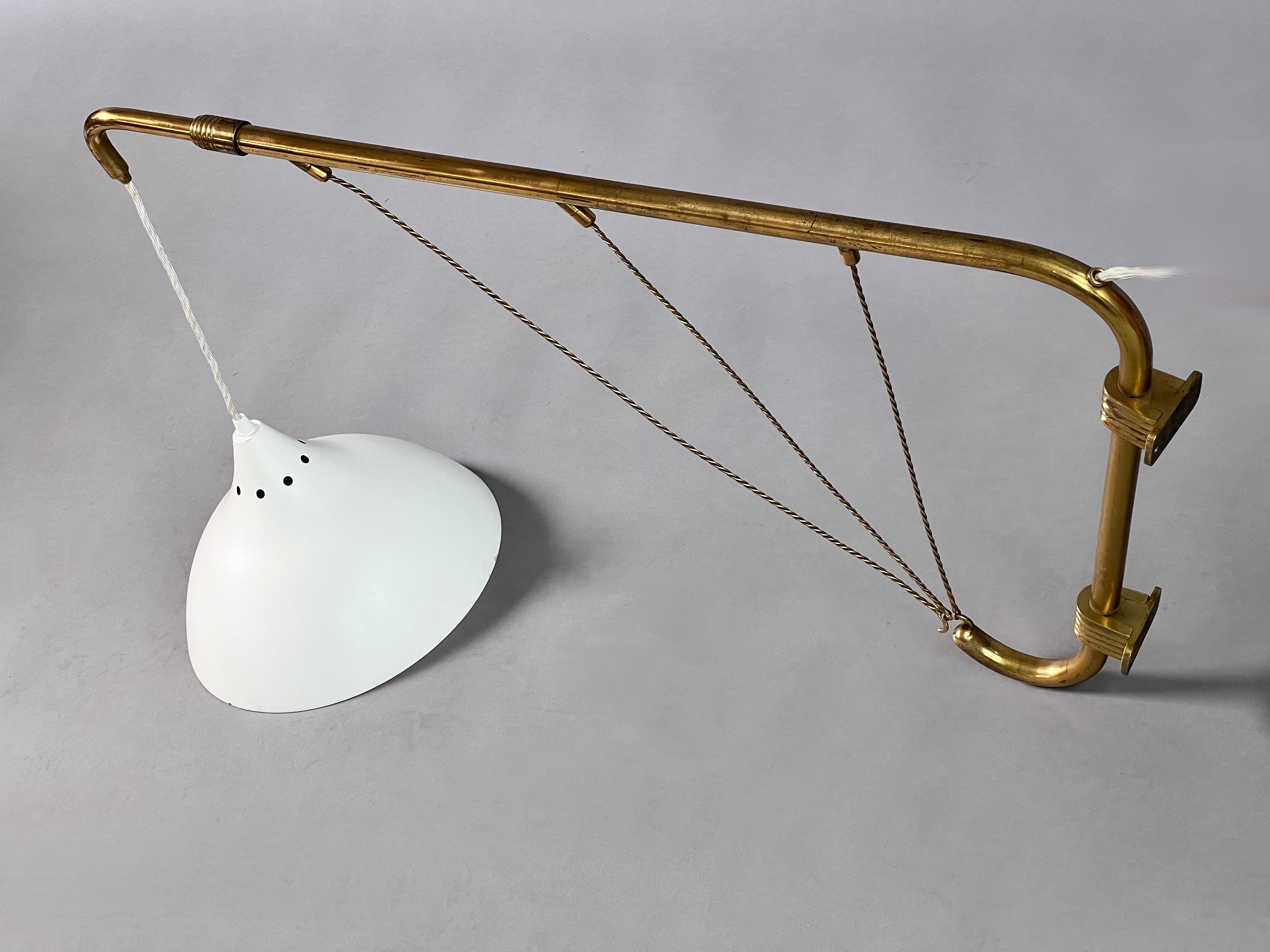 Extendable wall lamp, attributed Arredoluce, Italy, 1950. 
Bras, laquered metal shade.