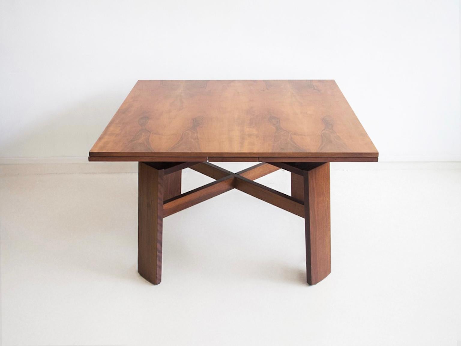 Mid-Century Modern Extendable Walnut Dining Table by Silvio Coppola for Bernini For Sale