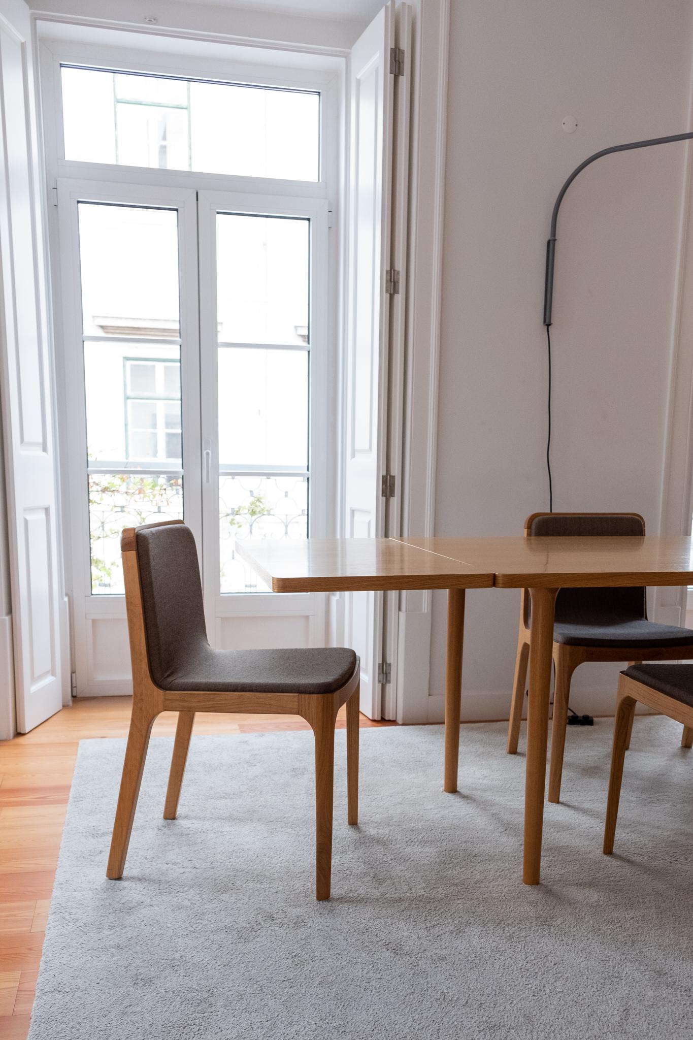 CAST – Minimalist Extensible Dining Table in Walnut Wood For Sale 2