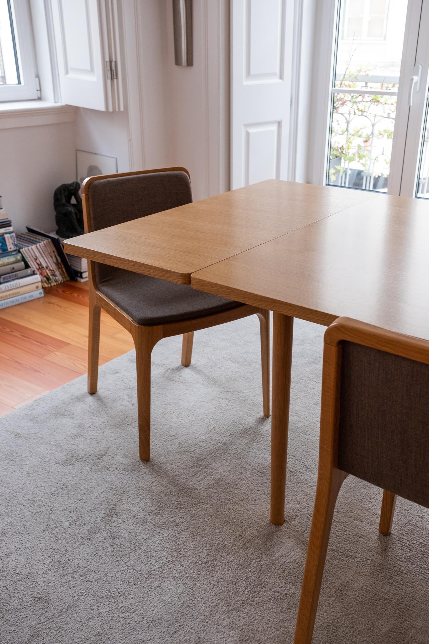 CAST – Minimalist Extensible Dining Table in Walnut Wood For Sale 3