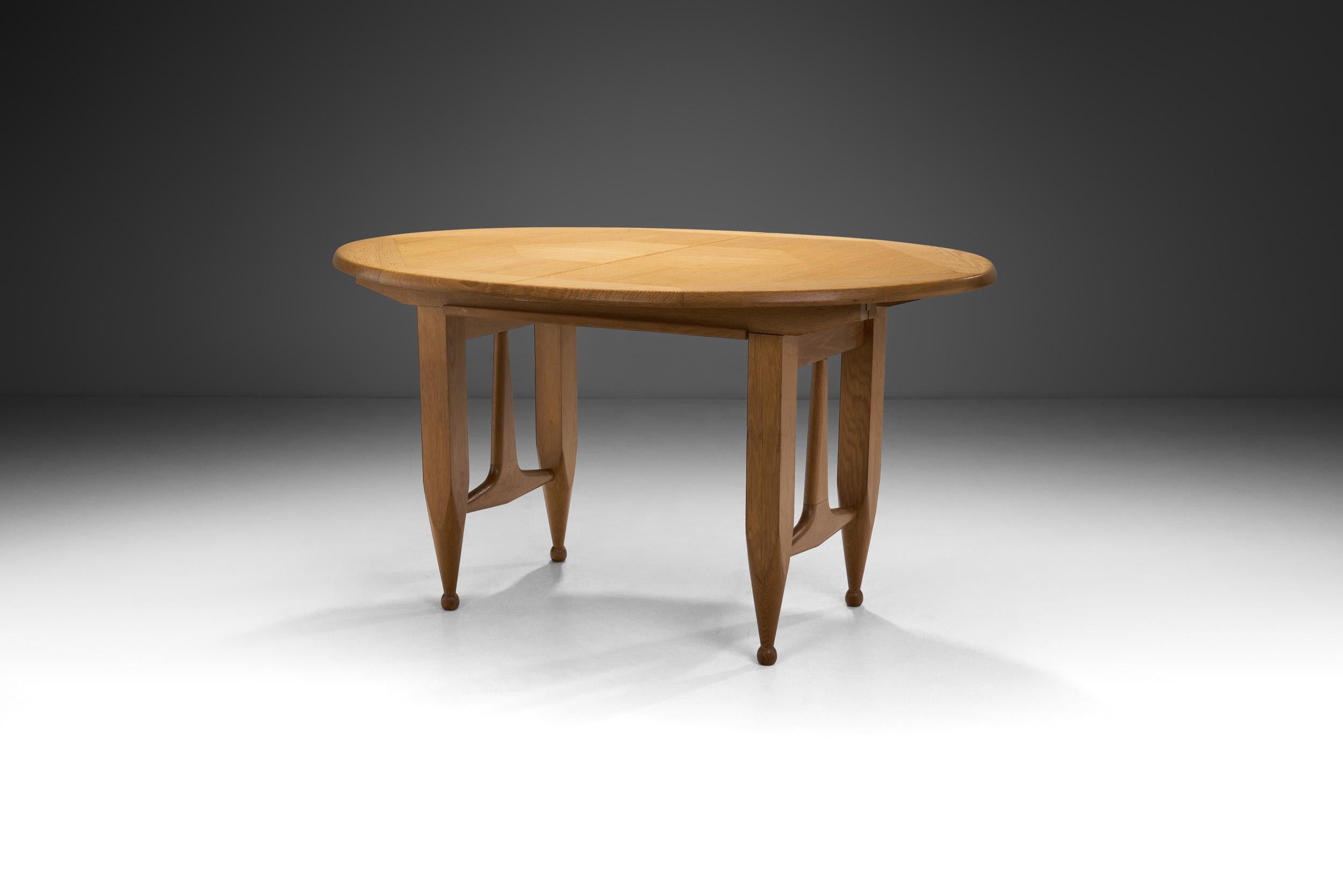 Mid-Century Modern Extendable Wood and Veneer Dining Table by Guillerme et Chambron, France 1960s For Sale