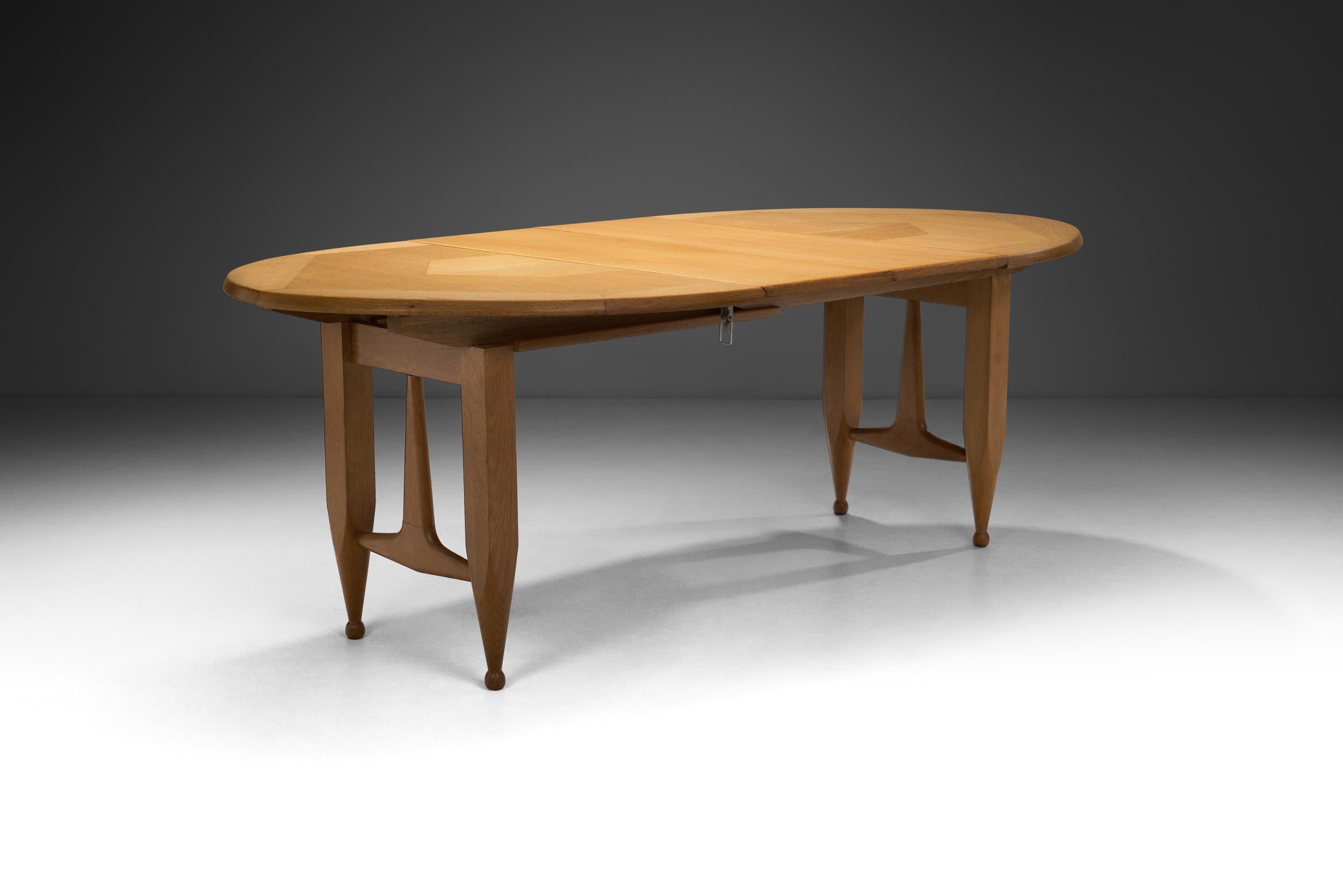 Extendable Wood and Veneer Dining Table by Guillerme et Chambron, France 1960s In Good Condition For Sale In Utrecht, NL