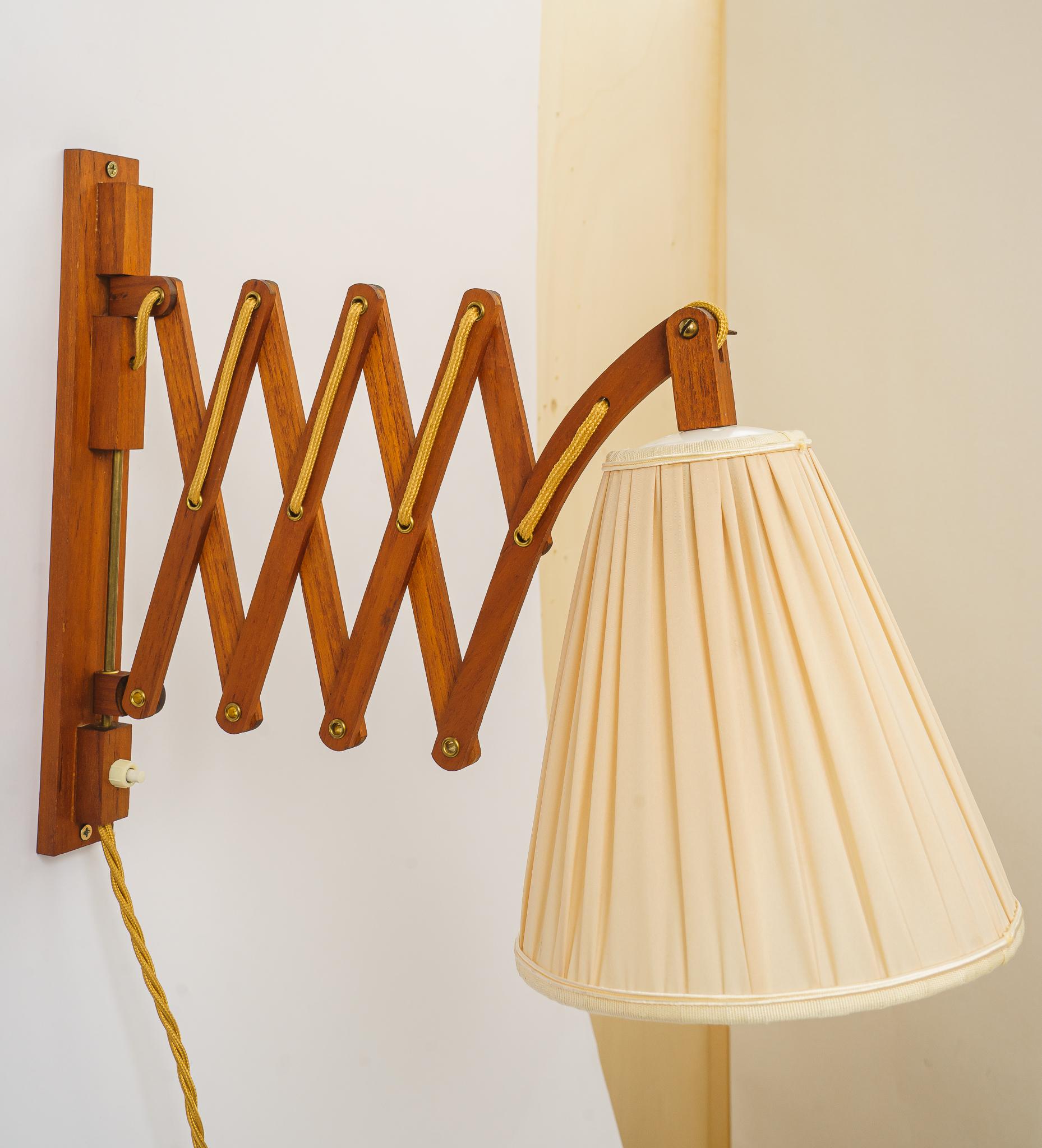 Extendable Wood Wall Lamp with Fabric Shade Vienna Around 1950s In Good Condition In Wien, AT