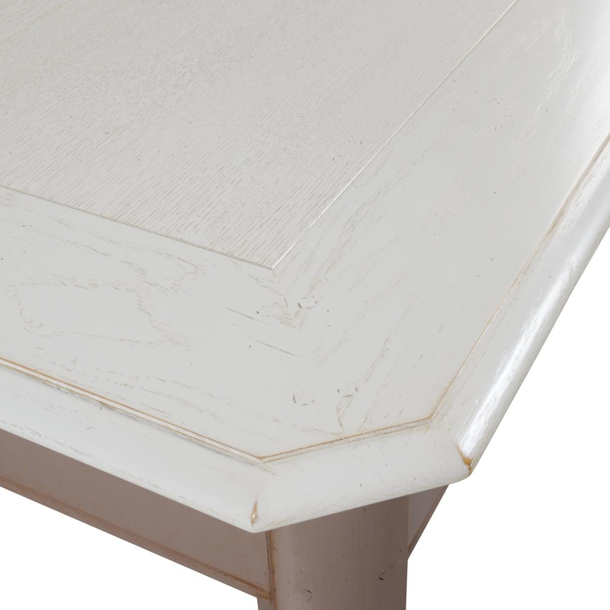 XXI secolo e contemporaneo Tavolo allungabile in rovere laccato grigio, stile campagna francese TRADITION in vendita
