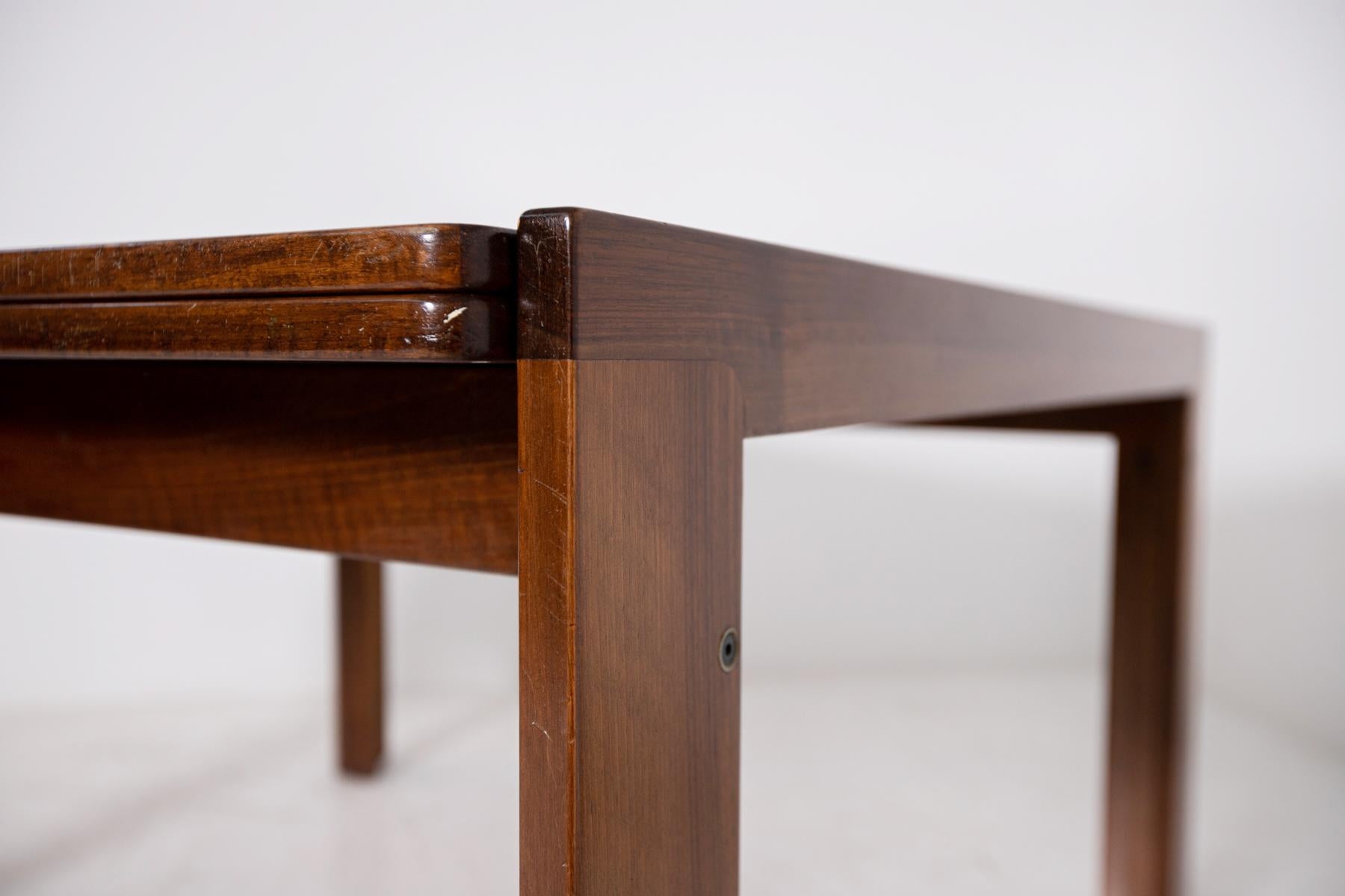 Beautiful table commissioned by Afra and Tobia Scarpa for the Cassina manufacture in 1967.
Model 