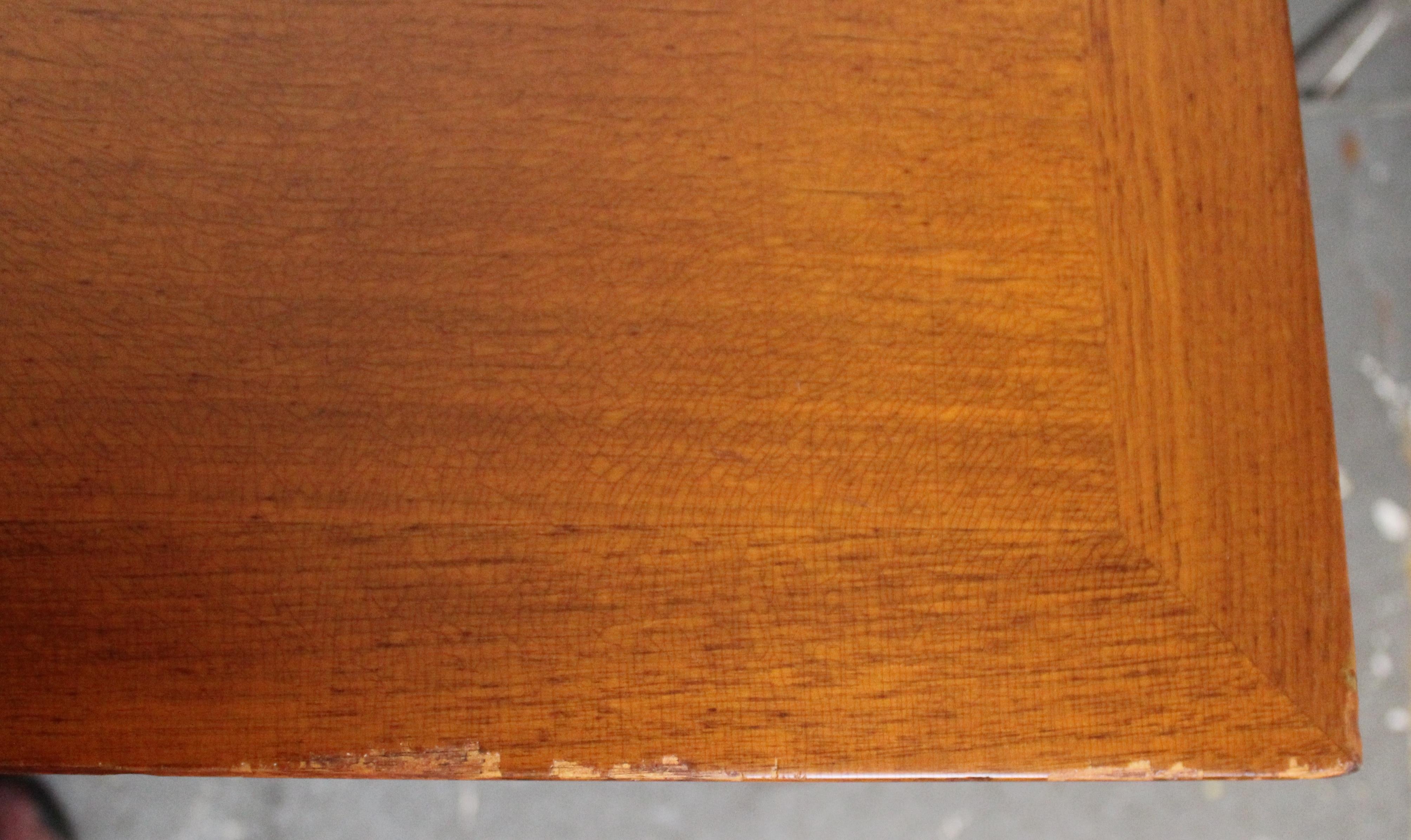 Extending Checkerboard Pattern Dining Table w/ 2 Leaves For Sale 4
