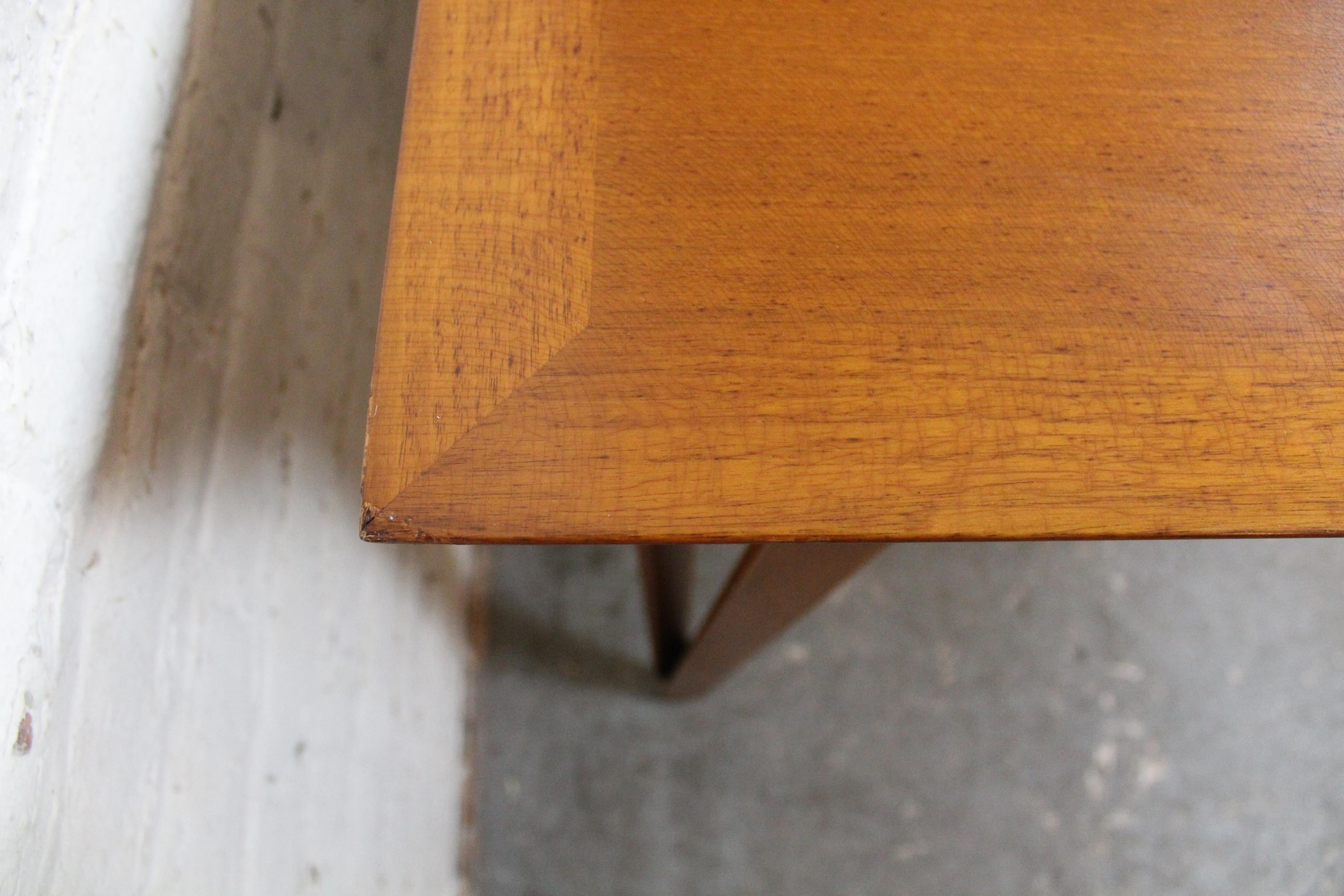 Extending Checkerboard Pattern Dining Table w/ 2 Leaves For Sale 6