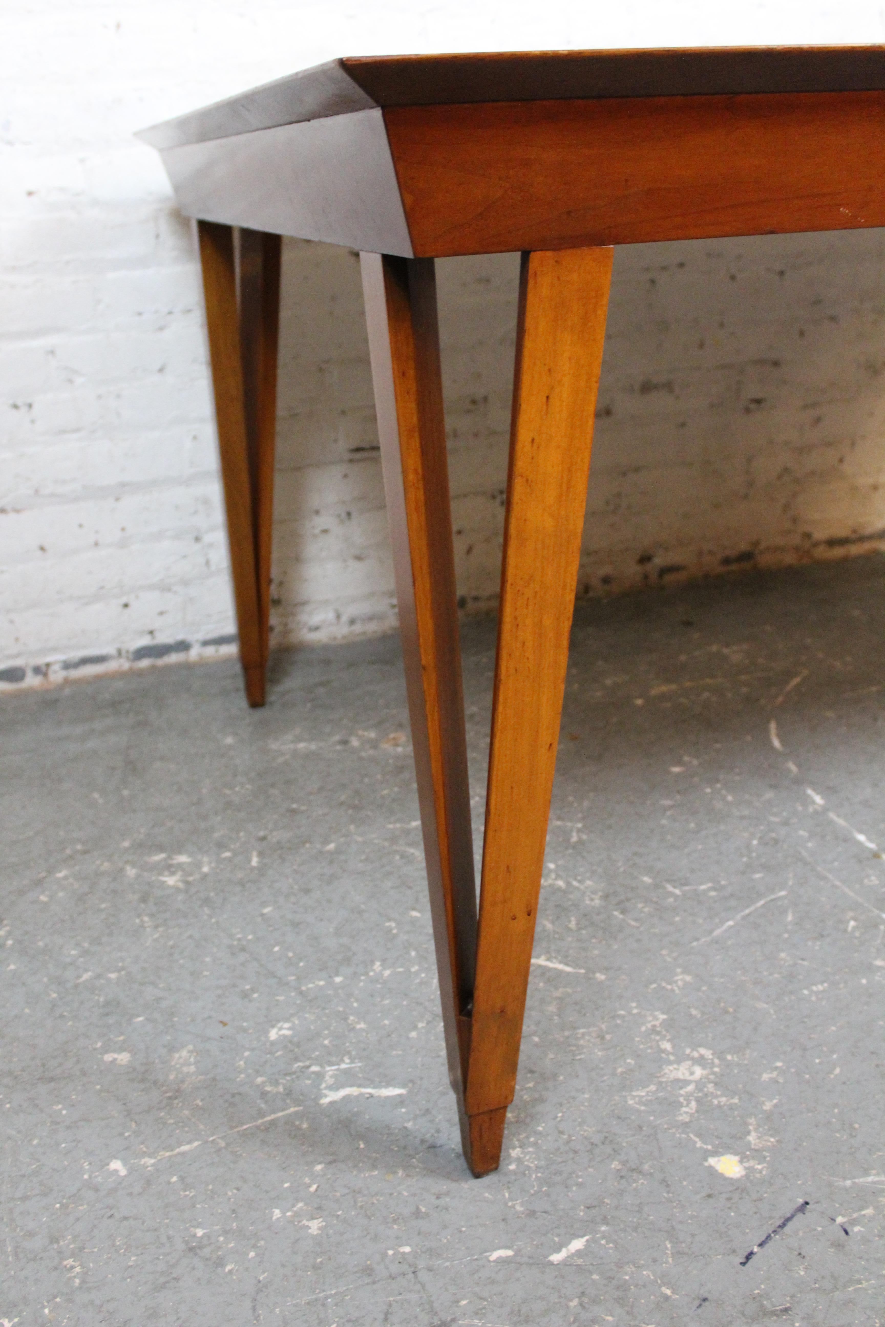 Extending Checkerboard Pattern Dining Table w/ 2 Leaves For Sale 7