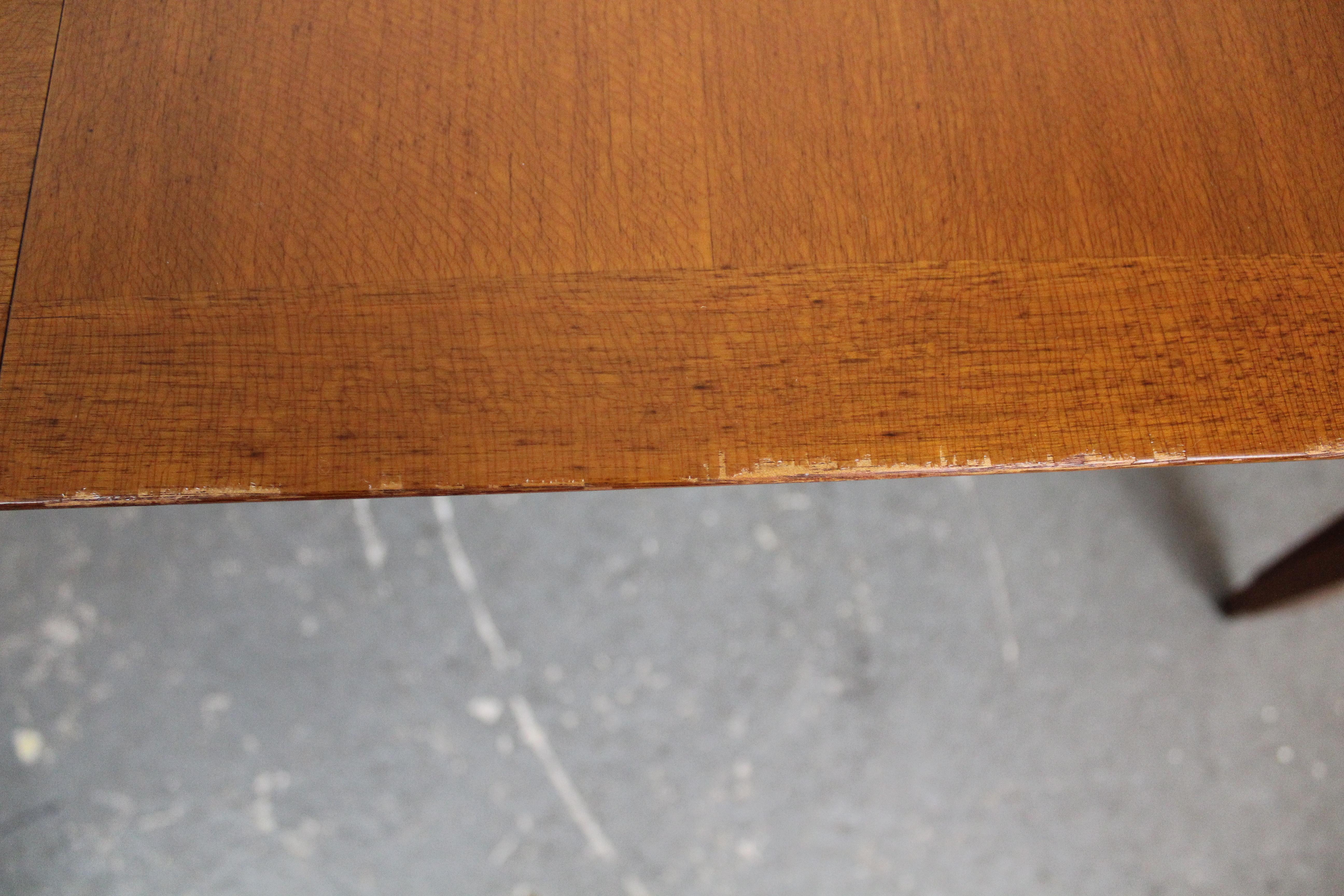 Extending Checkerboard Pattern Dining Table w/ 2 Leaves For Sale 2