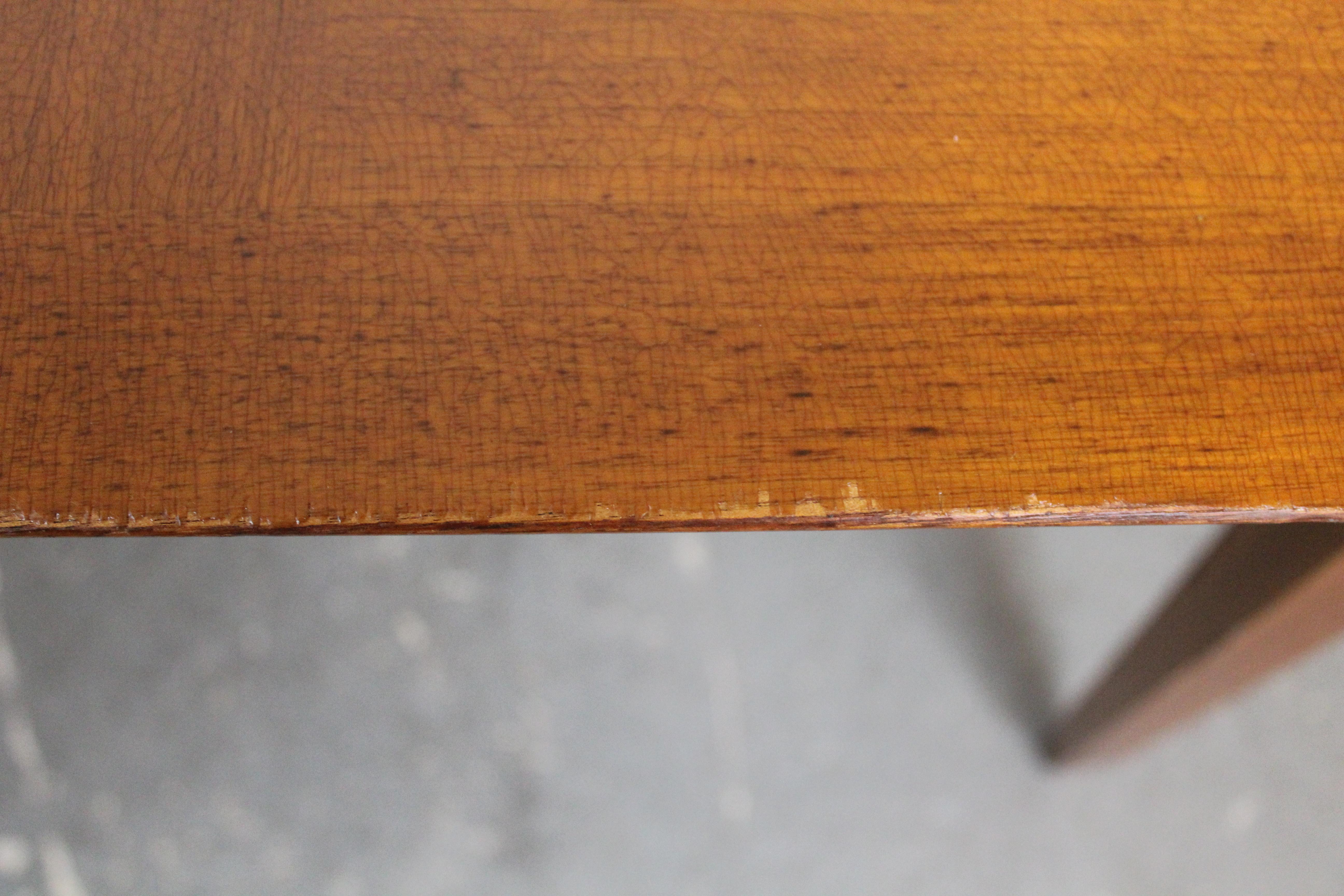 Extending Checkerboard Pattern Dining Table w/ 2 Leaves For Sale 3
