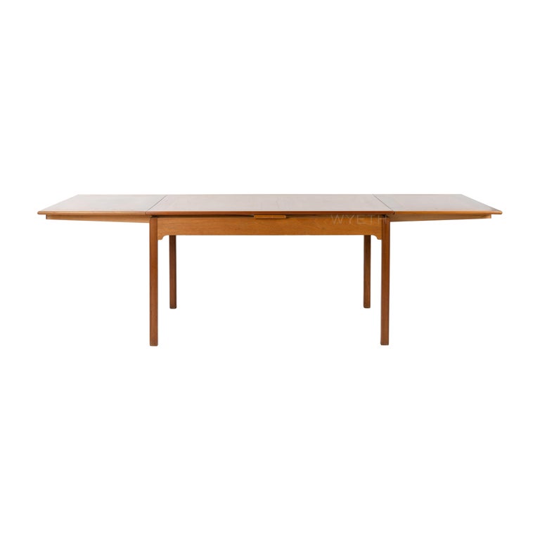 Draw Leaf  Dining Table In Good Condition For Sale In Sagaponack, NY