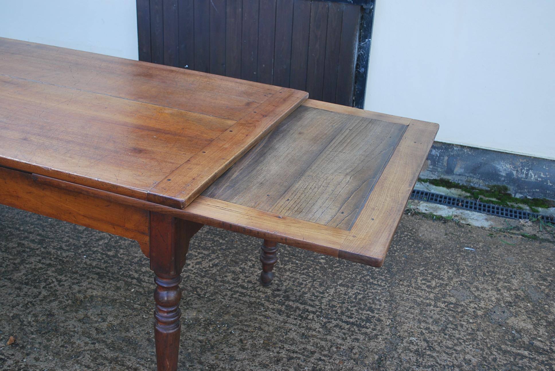 19th Century Extending farmhouse table For Sale