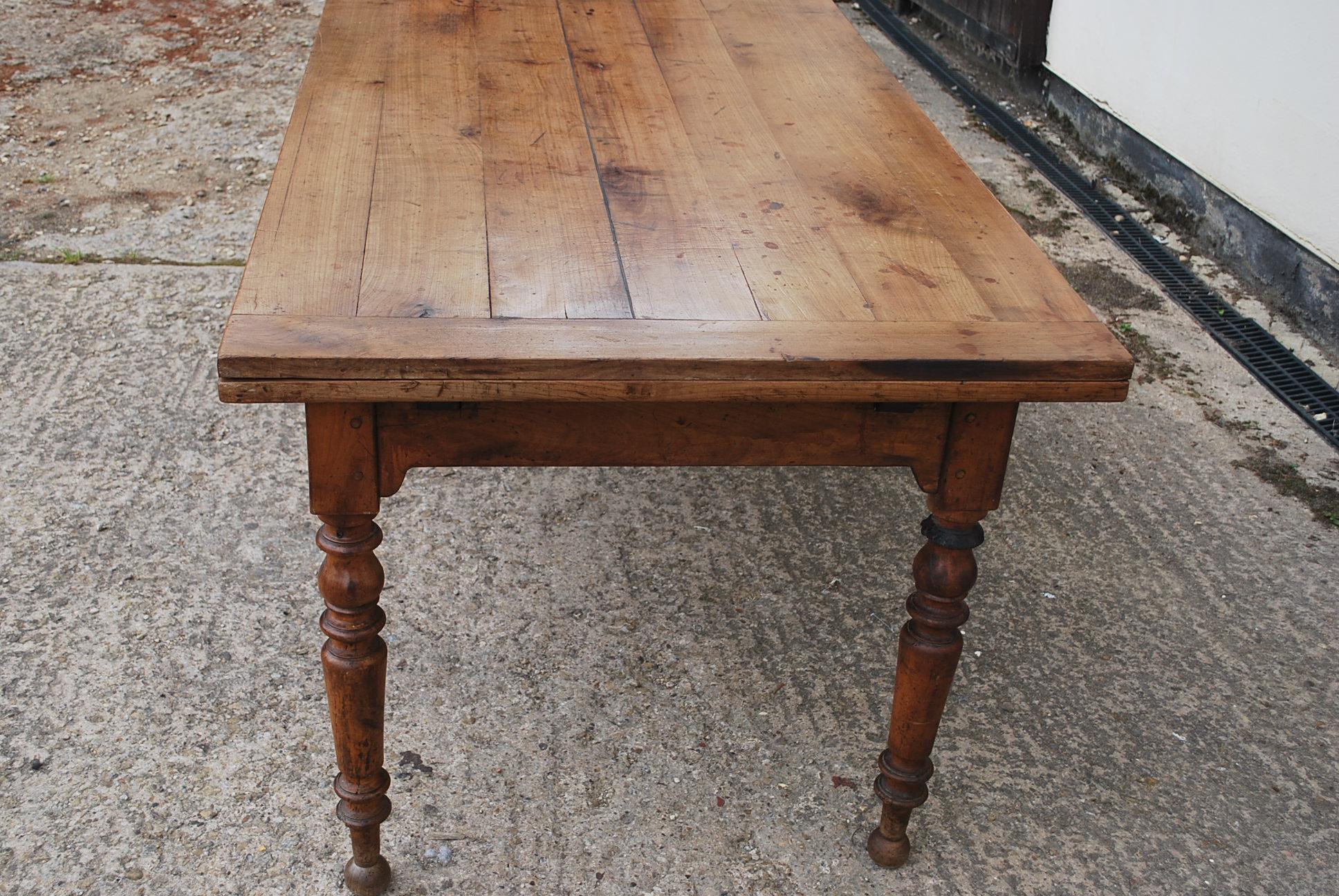Extending French Kitchen table 2