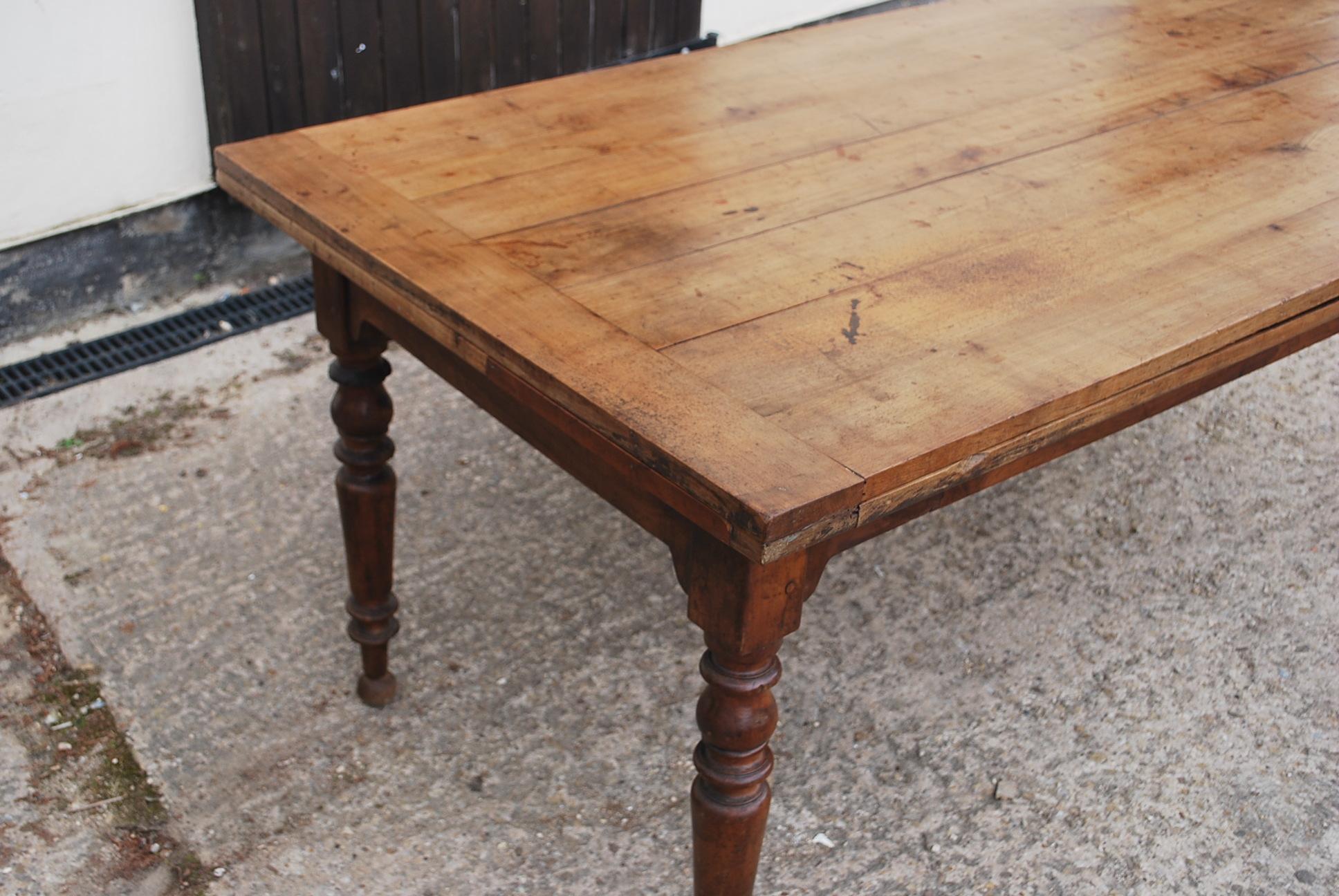 Extending French Kitchen table 3