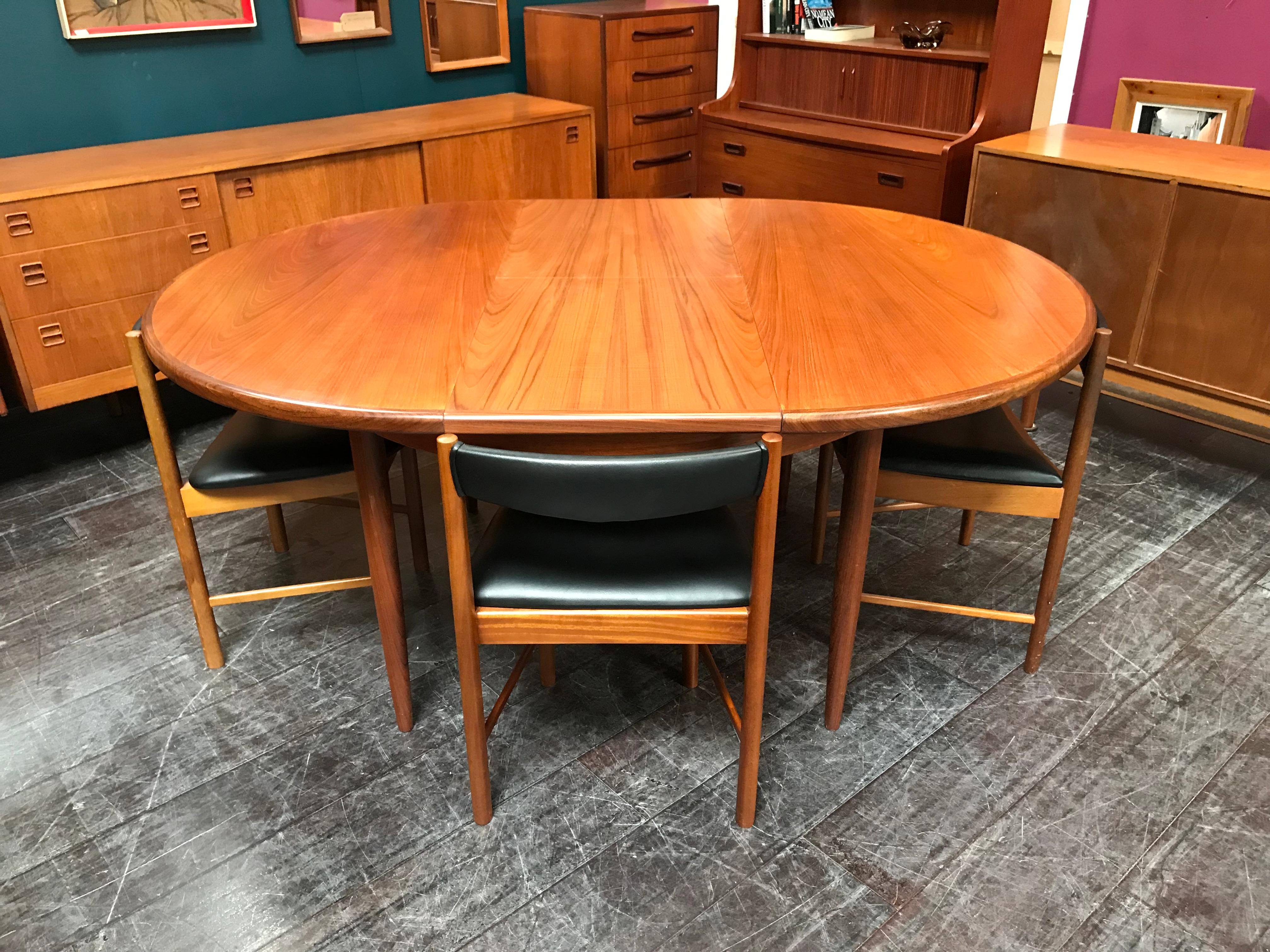 Extending Midcentury G Plan Teak Dining Table with 4 Chairs in Black Vinyl For Sale 3
