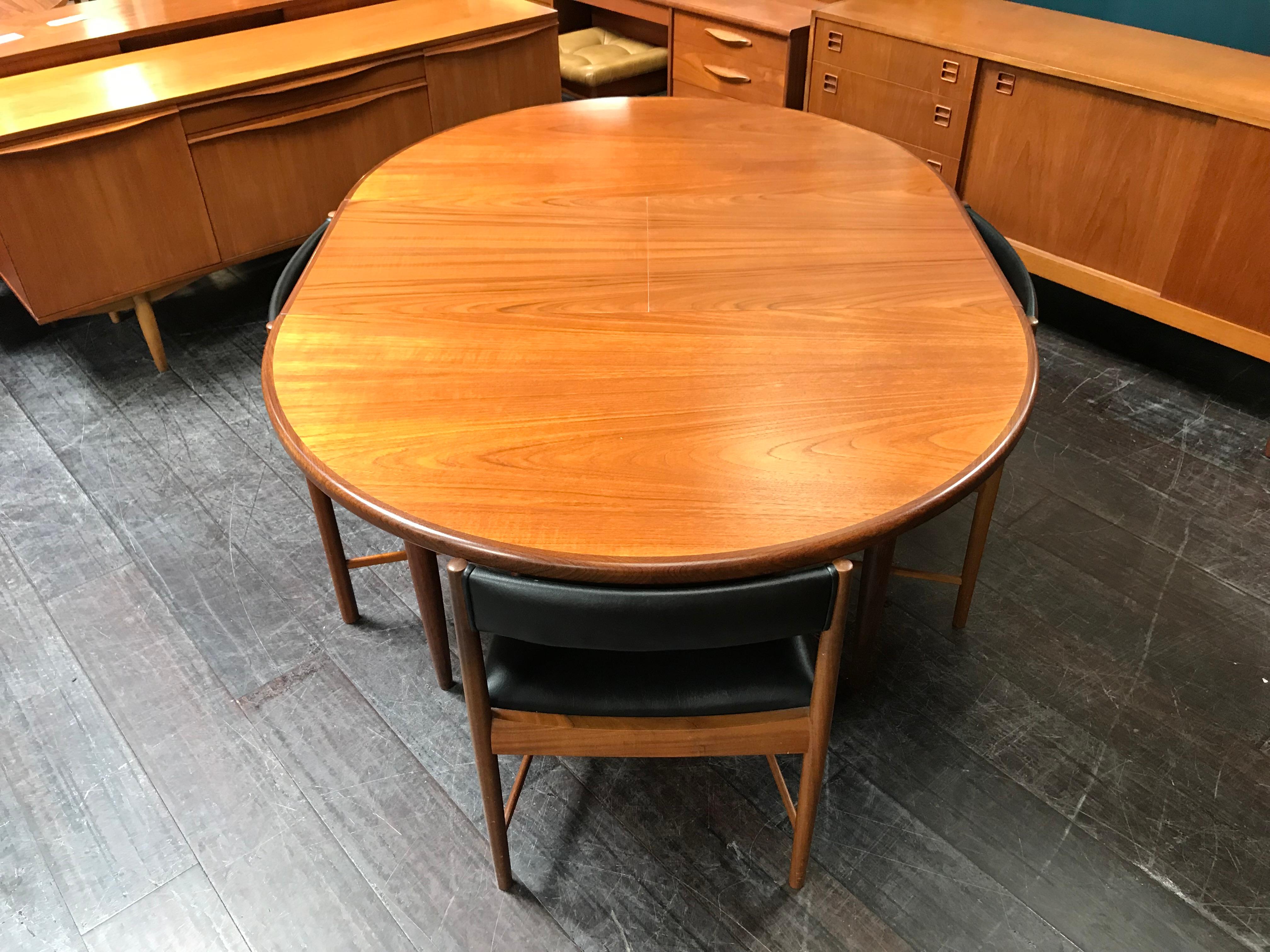 Extending Midcentury G Plan Teak Dining Table with 4 Chairs in Black Vinyl For Sale 4