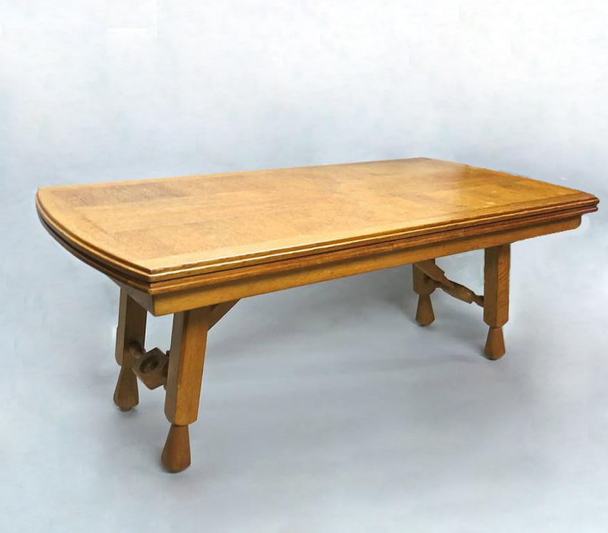 Extending dining table model 