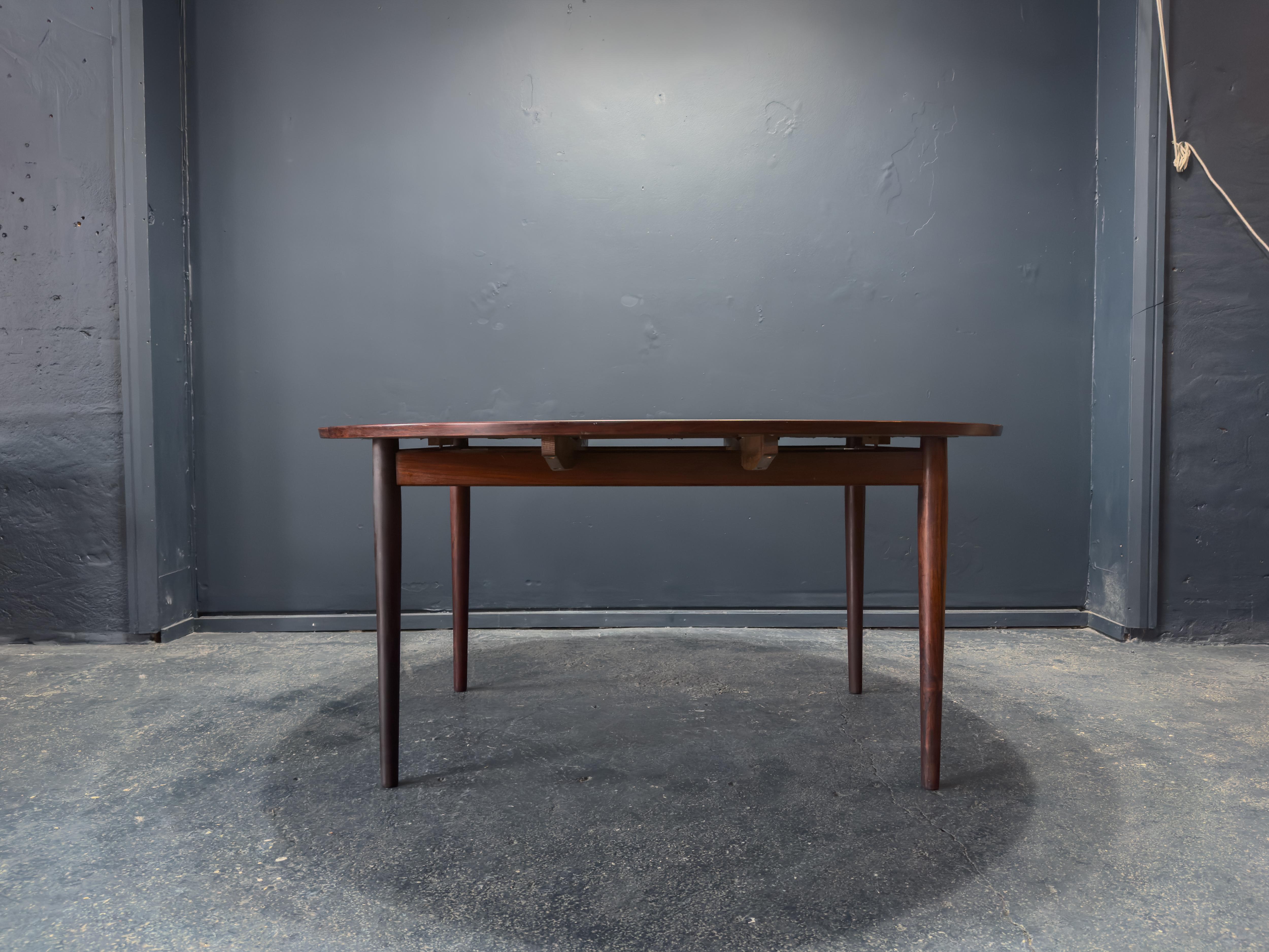 Mesa de comedor redonda extensible Moderno de mediados de siglo en venta