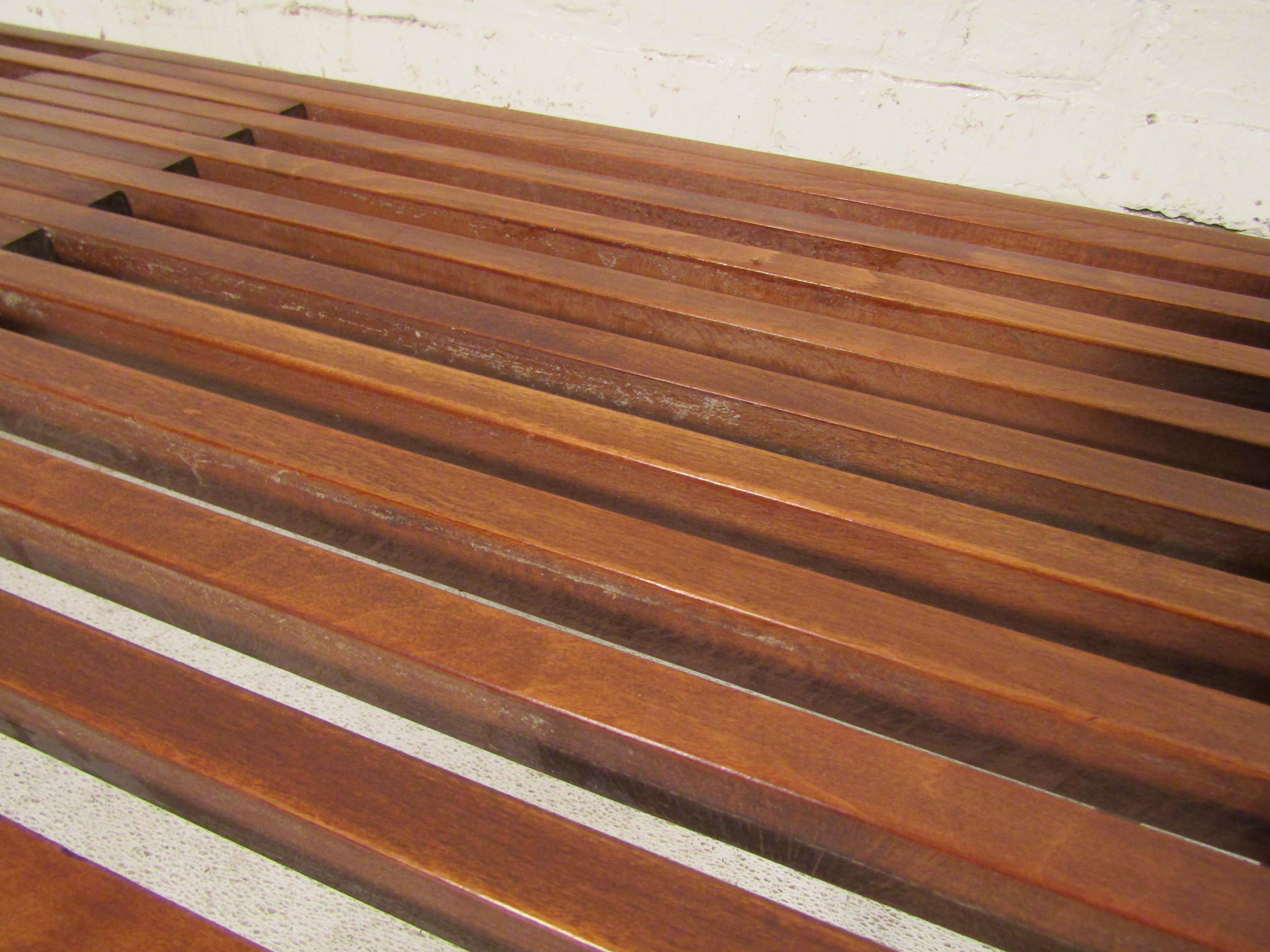 Extending Slat Table In Good Condition In Brooklyn, NY