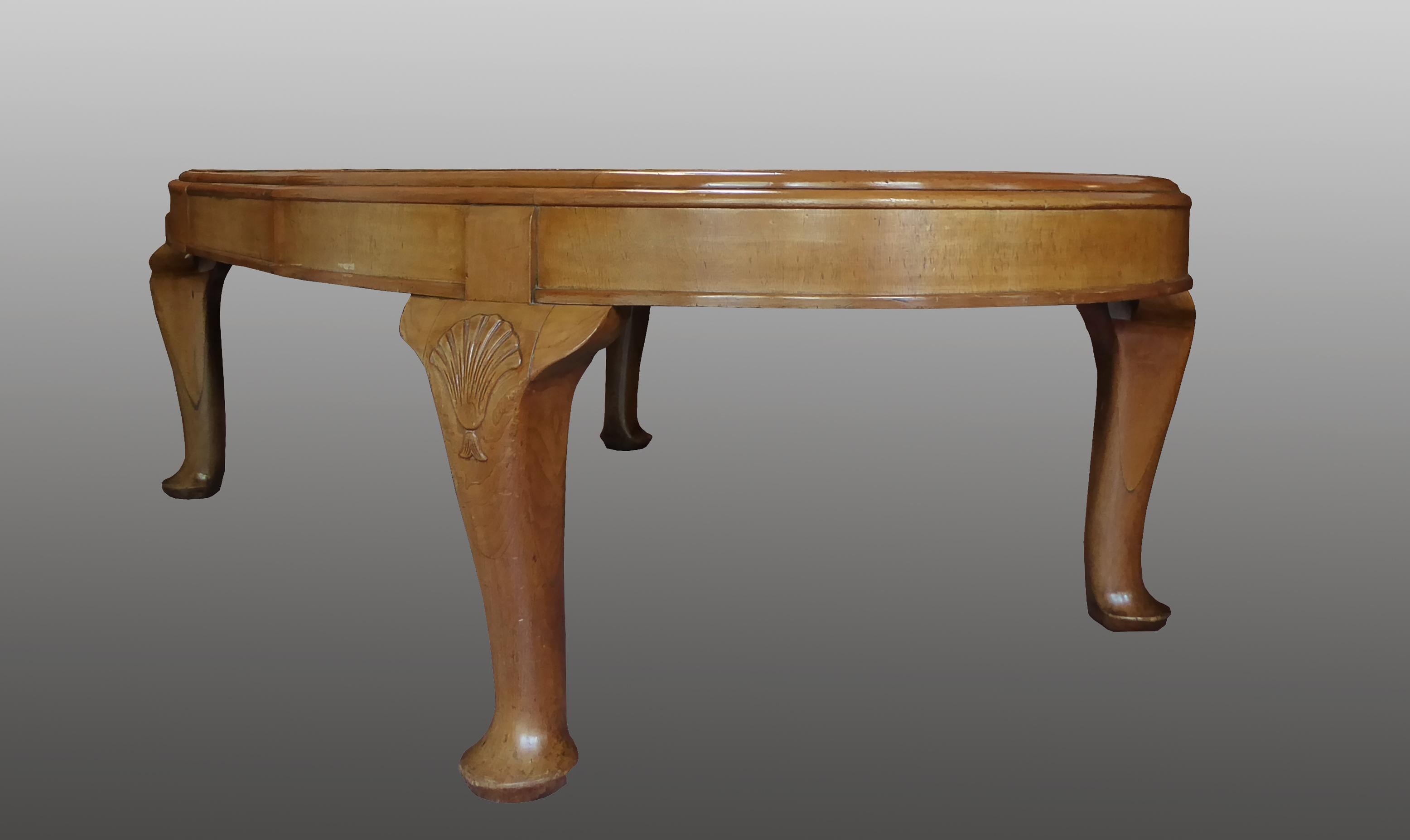 Dining table of the finest quality. Made in solid walnut, of a rich honey color. In excellent condition. This table extends to 240cms / 94 inches and has one leaf, which may be removed allowing the table to reduce to 180cms almost a circle. Height