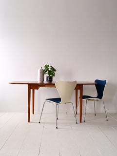 Extending table with wings