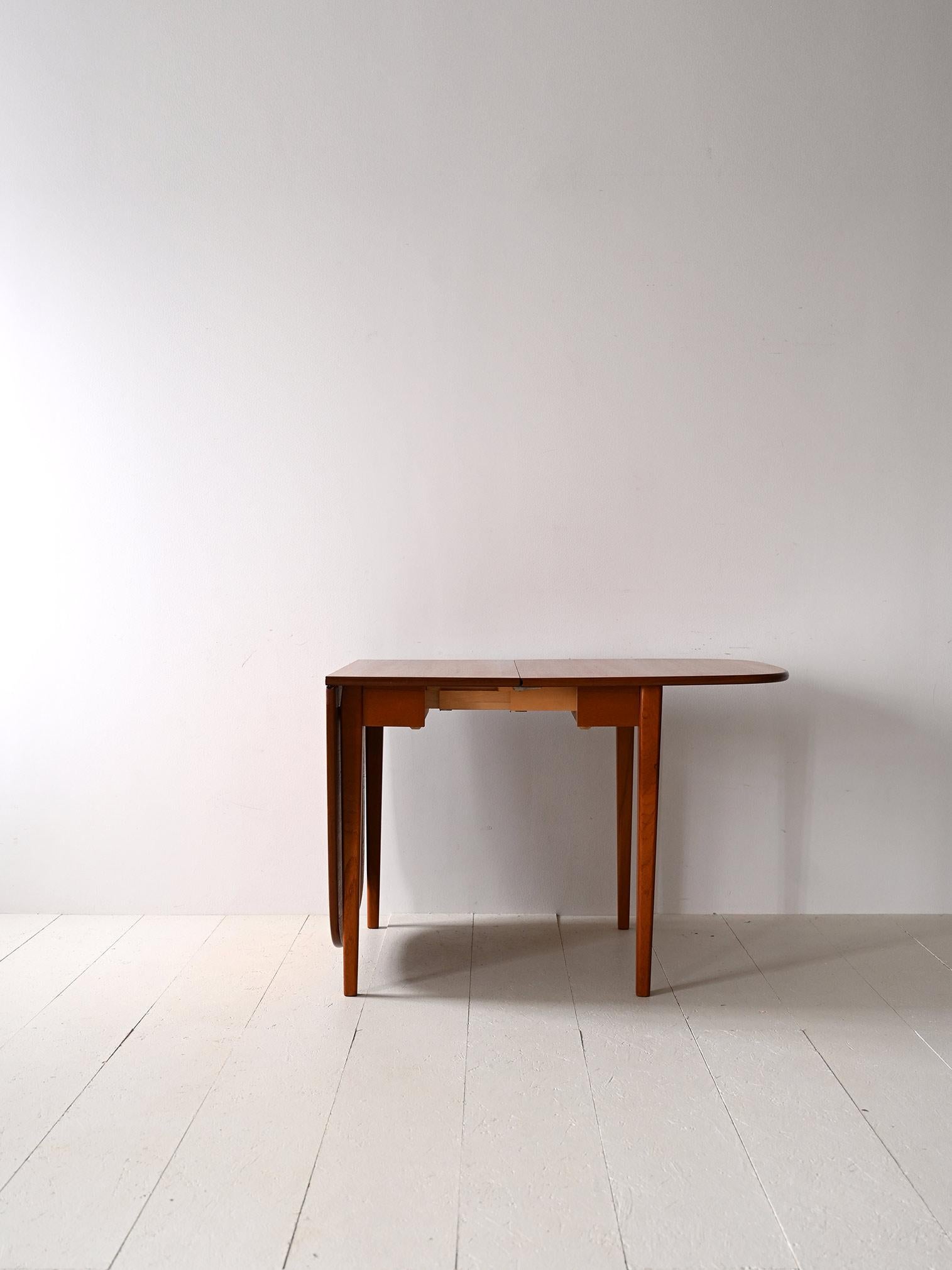 Scandinave moderne Table à rallonge avec ailes en vente