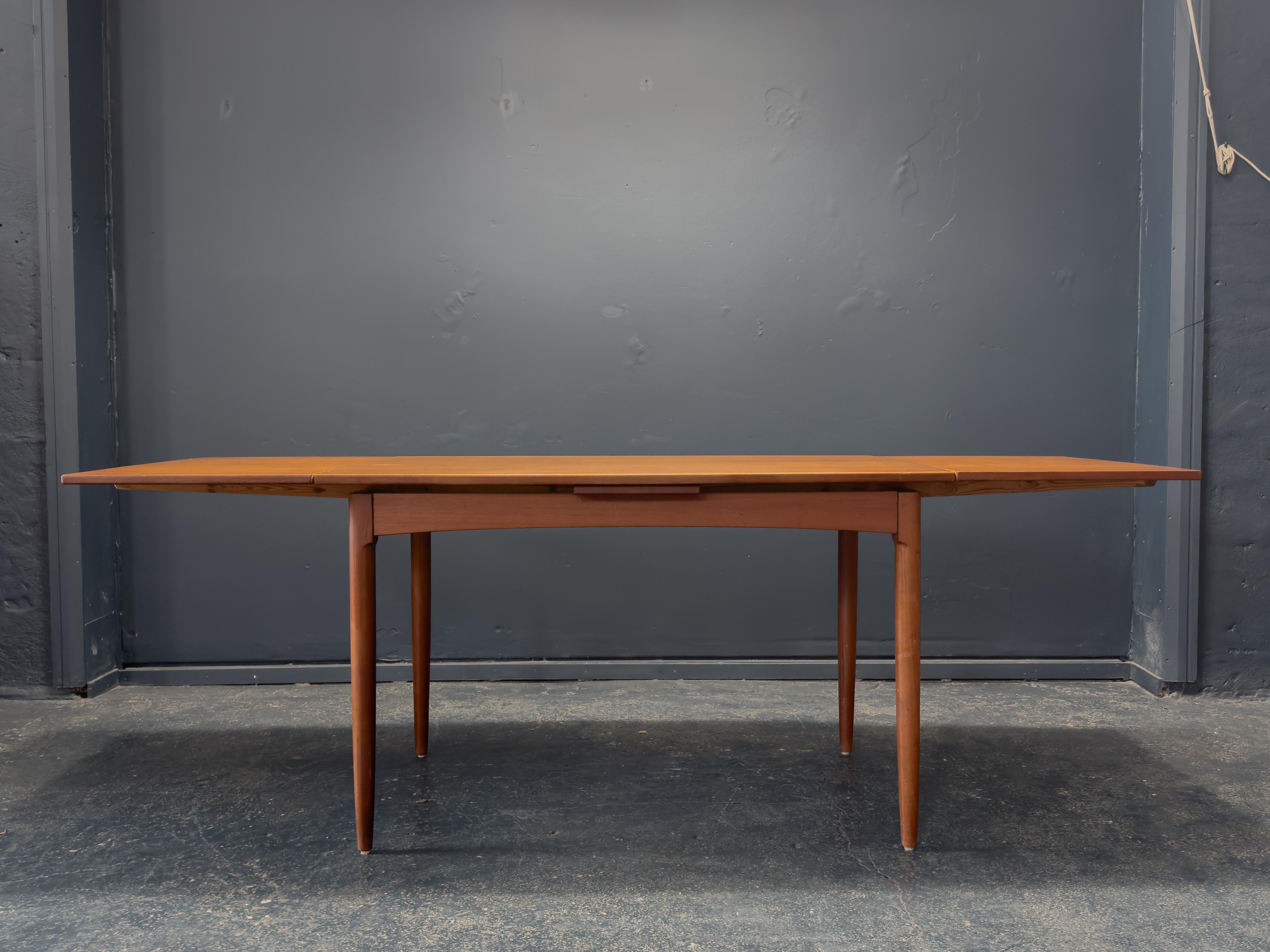 Danois Table à manger extensible en teck en vente