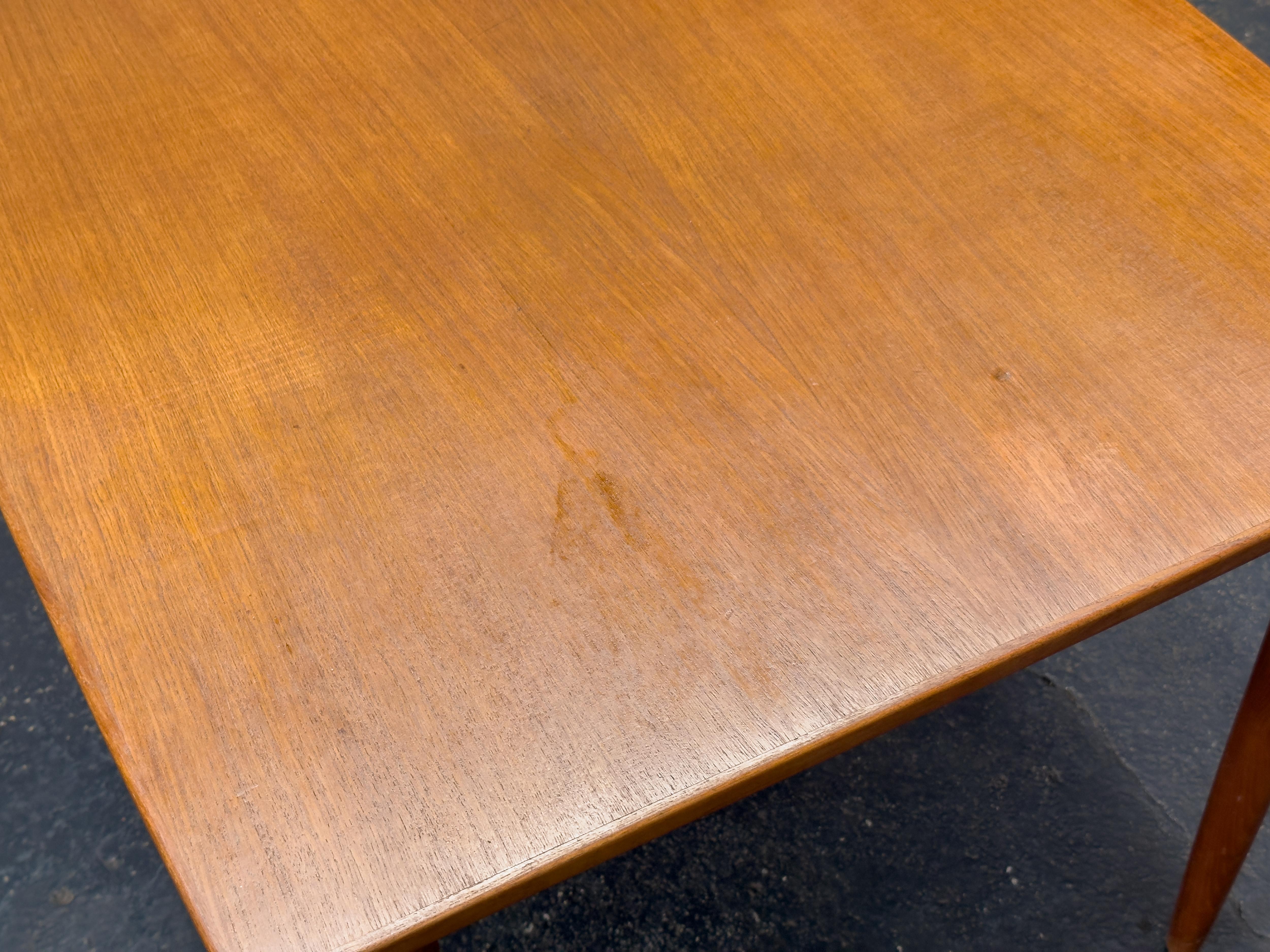 Table à manger extensible en teck en vente 1