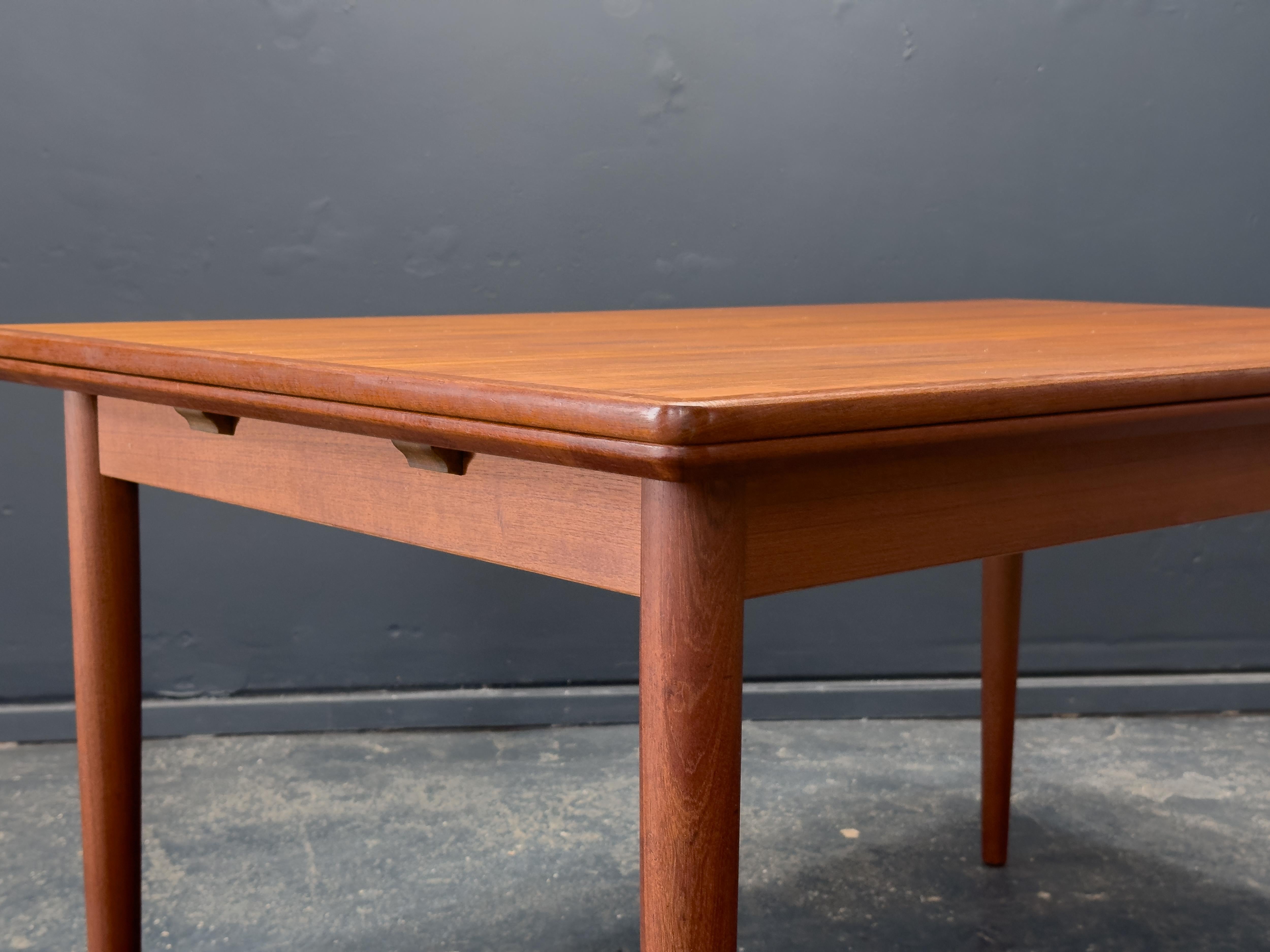 Table de salle à manger rectangulaire extensible en teck en vente 4