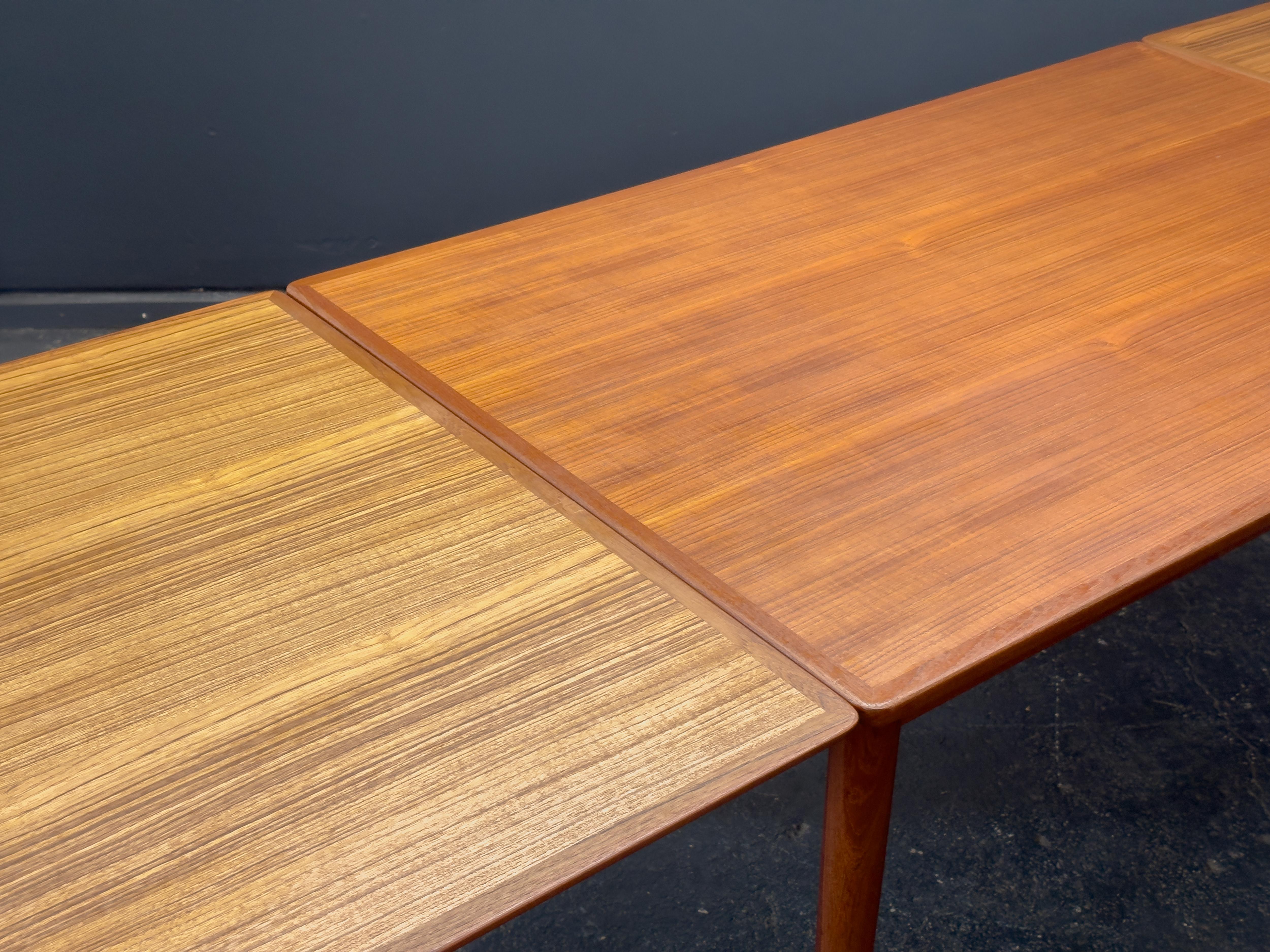 Table de salle à manger rectangulaire extensible en teck en vente 1