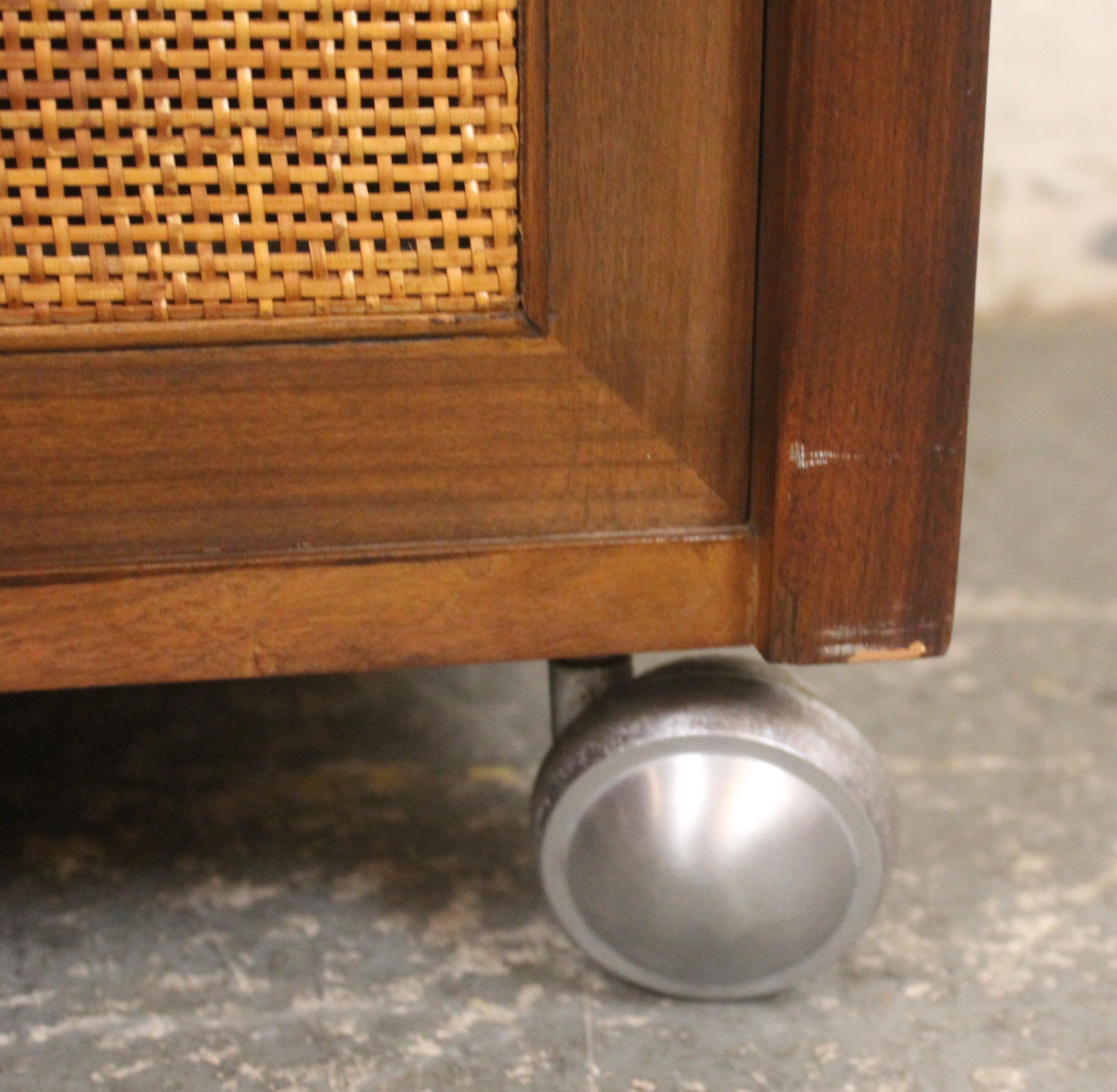 Extending Top Mid-Century Cart For Sale 3