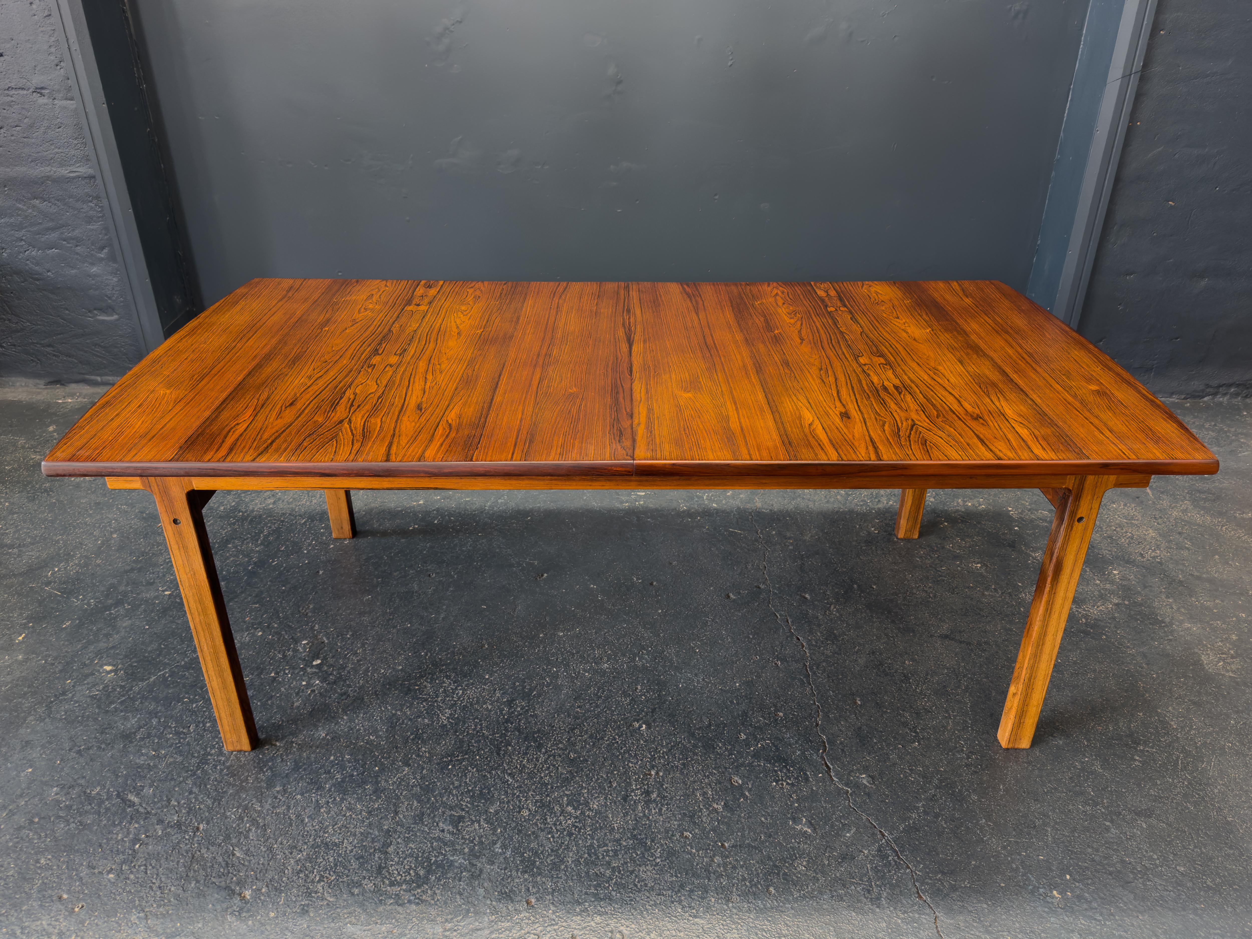 Mesa de comedor extensible de madera en Bueno estado para la venta en London, GB
