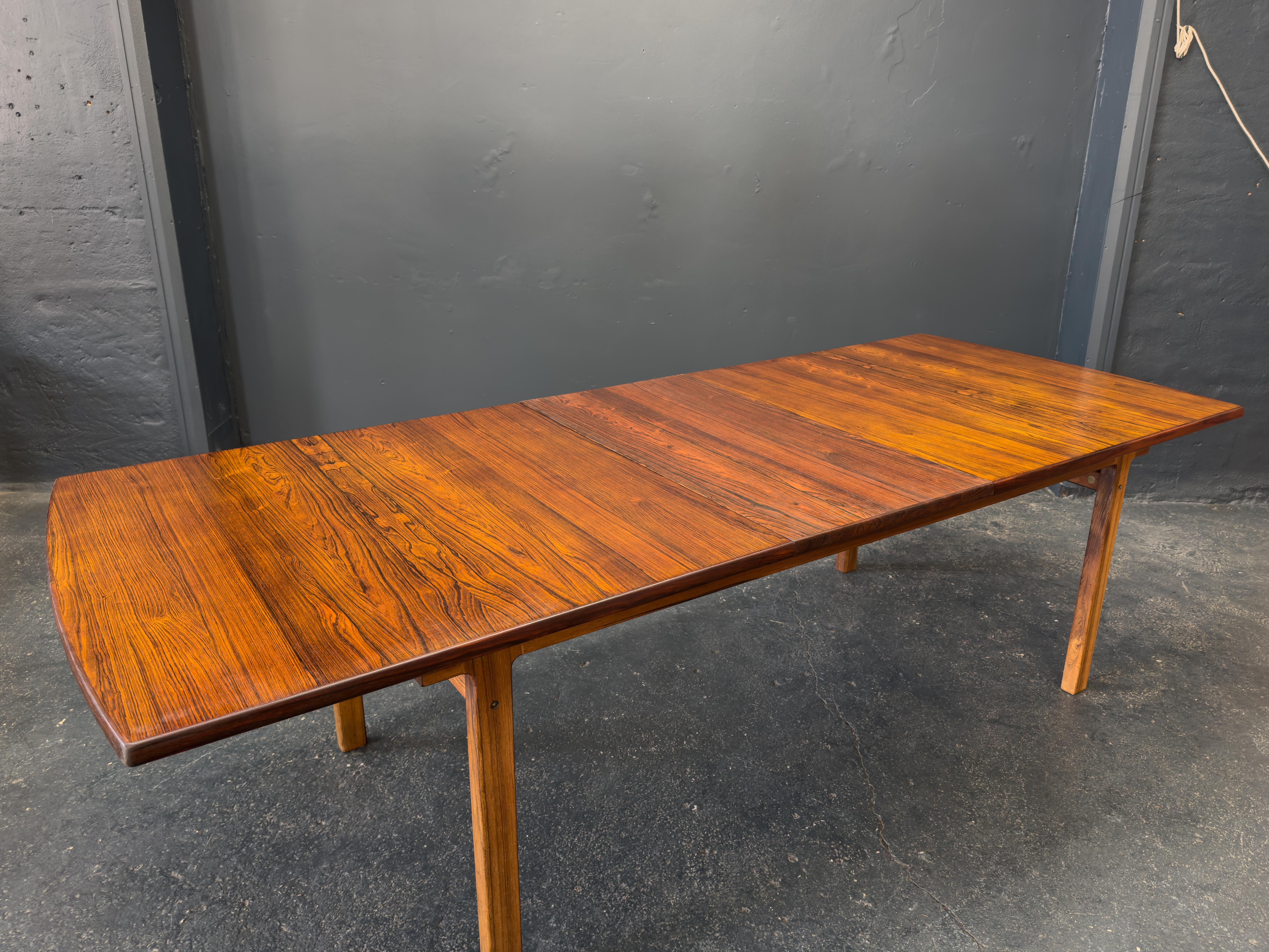 Mesa de comedor extensible de madera en venta 1