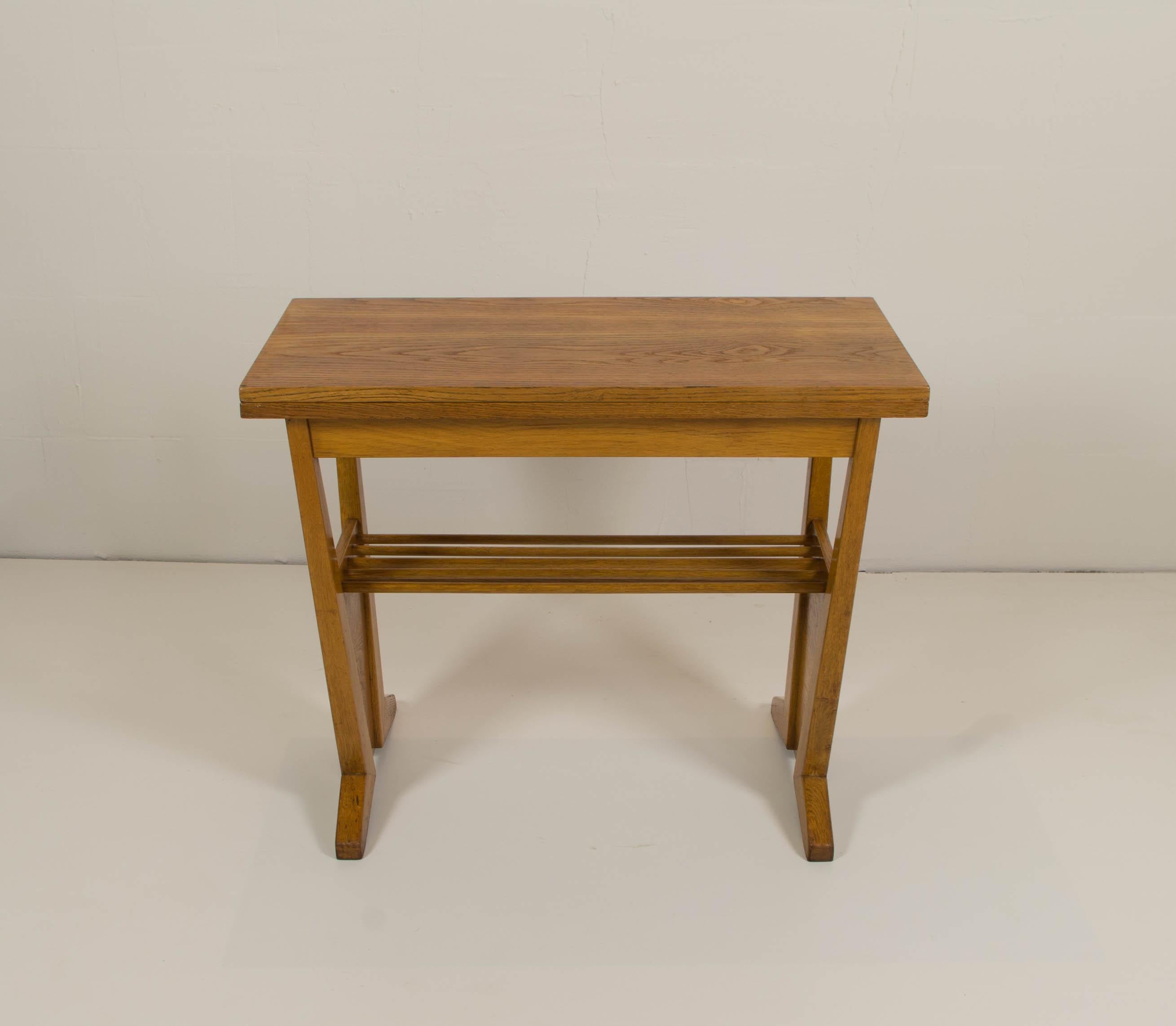 Extension coffee table from 1970s. Made in Czechoslovakia by STOD. Restored and polished with satin finish. Size of extended desk: 80 x 80cm. Very good condition.