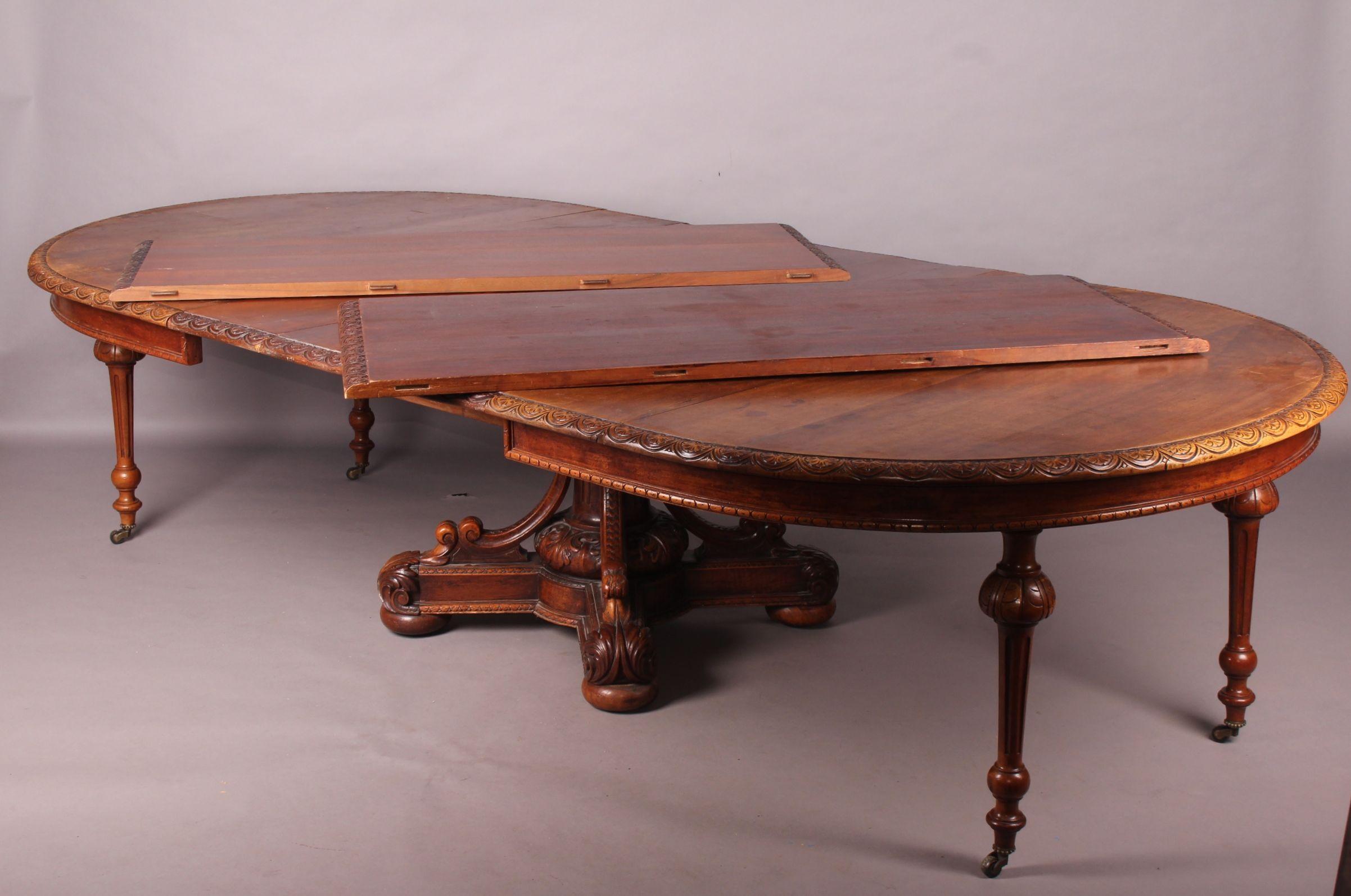 Wood Extension Henri II Dinning Table
