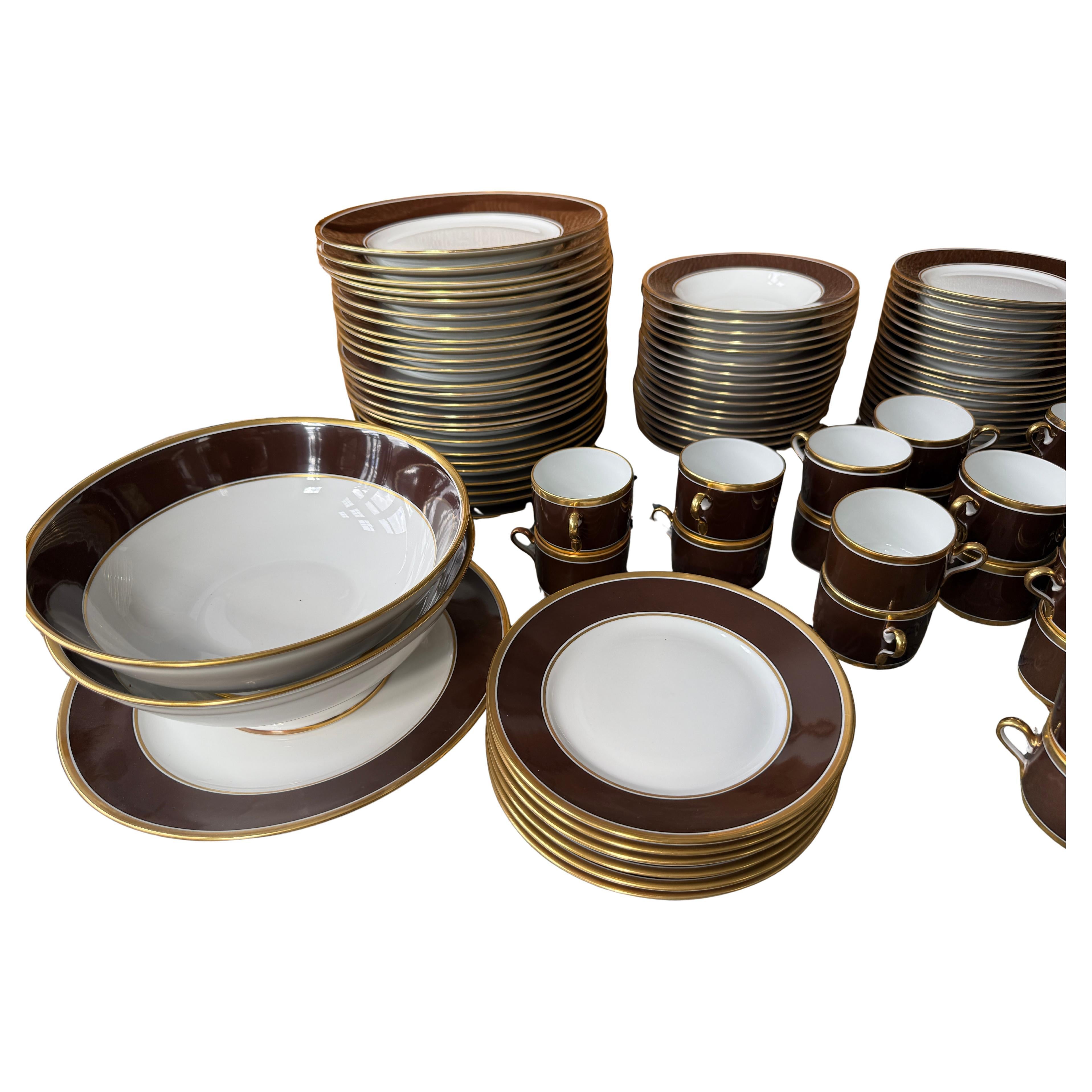 Extensive 159 Piece Richard Ginori Contessa Porcelain Dinner and Tea Service im Zustand „Gut“ im Angebot in BROOKLYN, NY