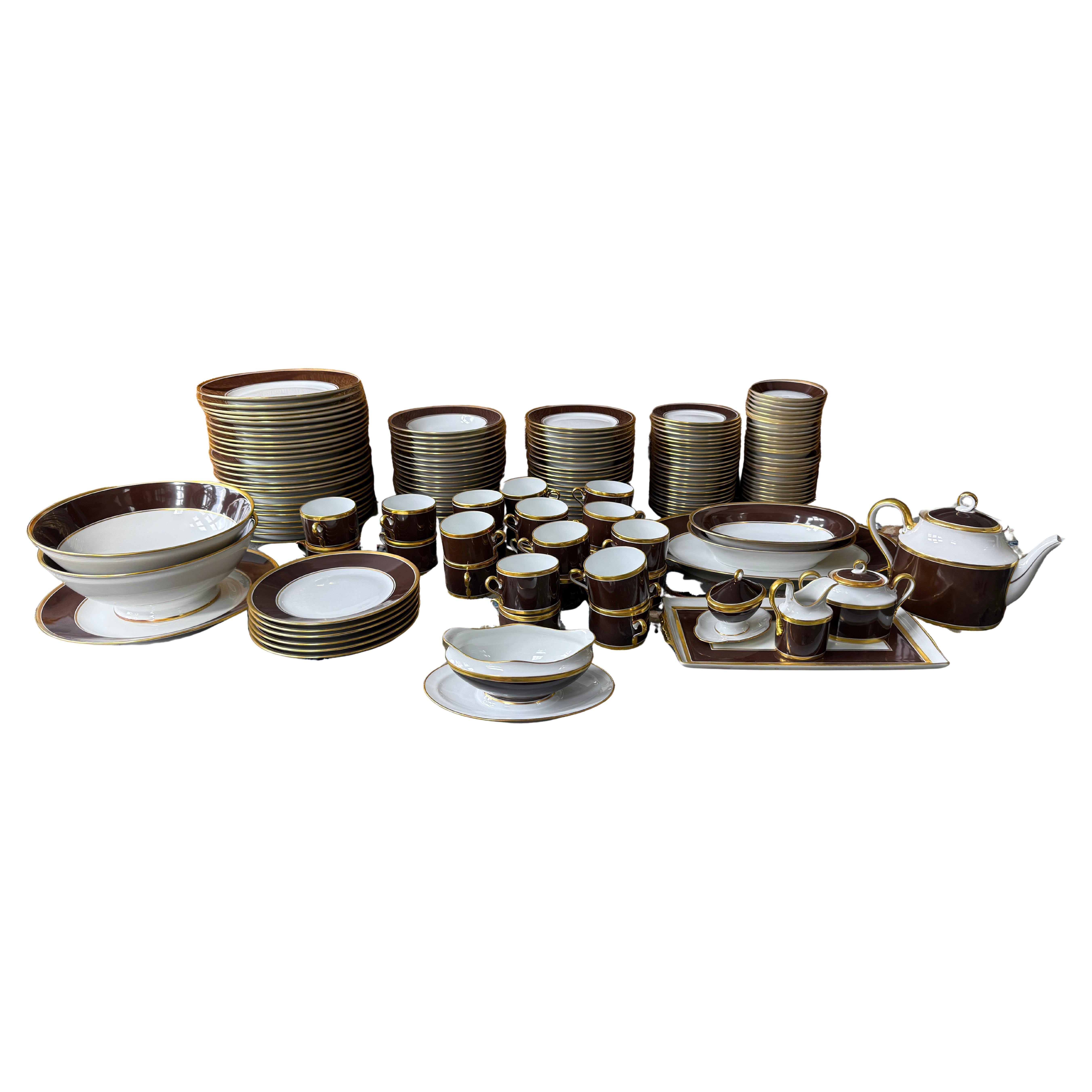 Extensive 159 Piece Richard Ginori Contessa Porcelain Dinner and Tea Service (Ende des 20. Jahrhunderts) im Angebot