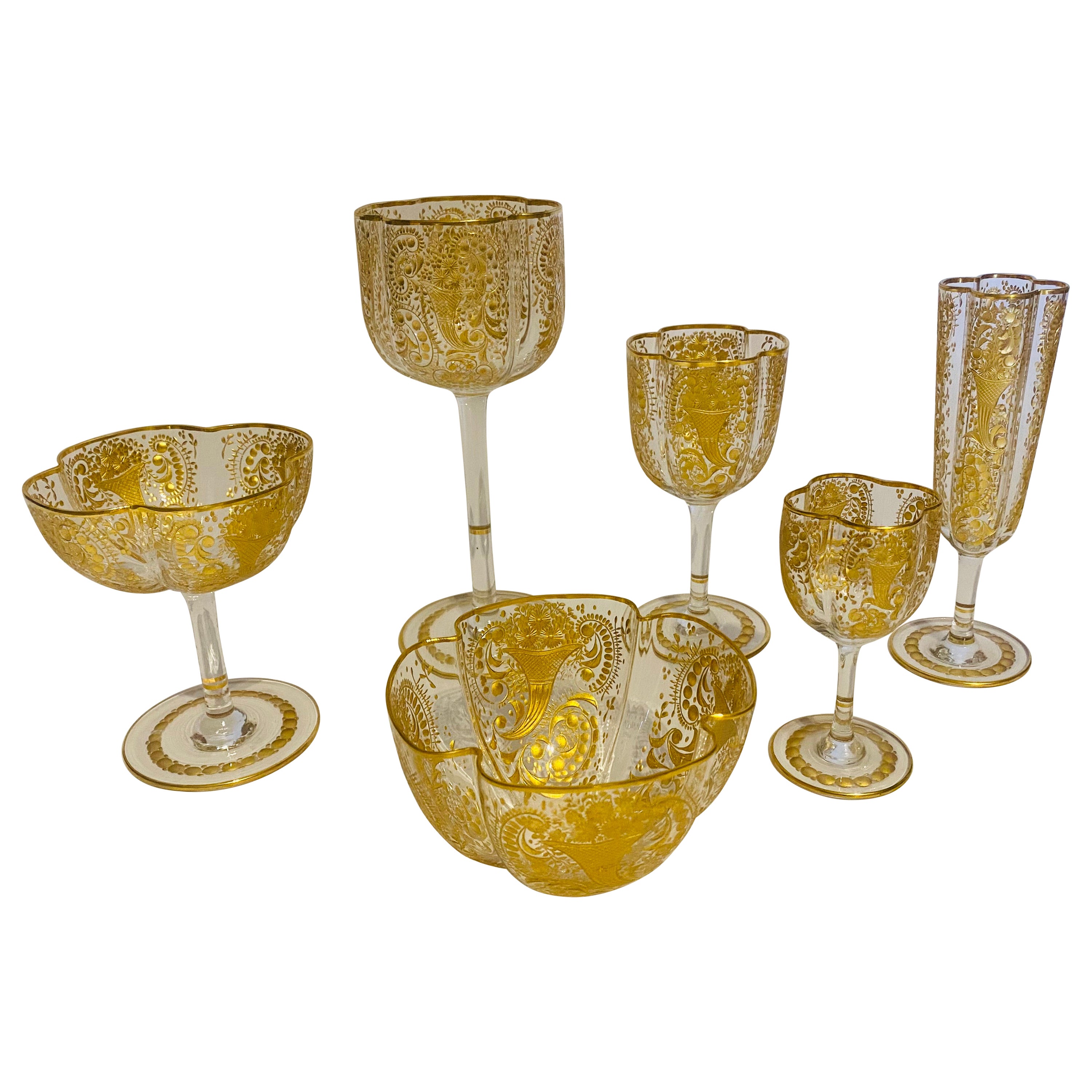 Umfangreiches 55-teiliges antikes Moser-Kristall-Service, Intaglio-Schliff und 24 Karat Gold
