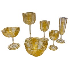 Umfangreiches 55-teiliges antikes Moser-Kristall-Service, Intaglio-Schliff und 24 Karat Gold