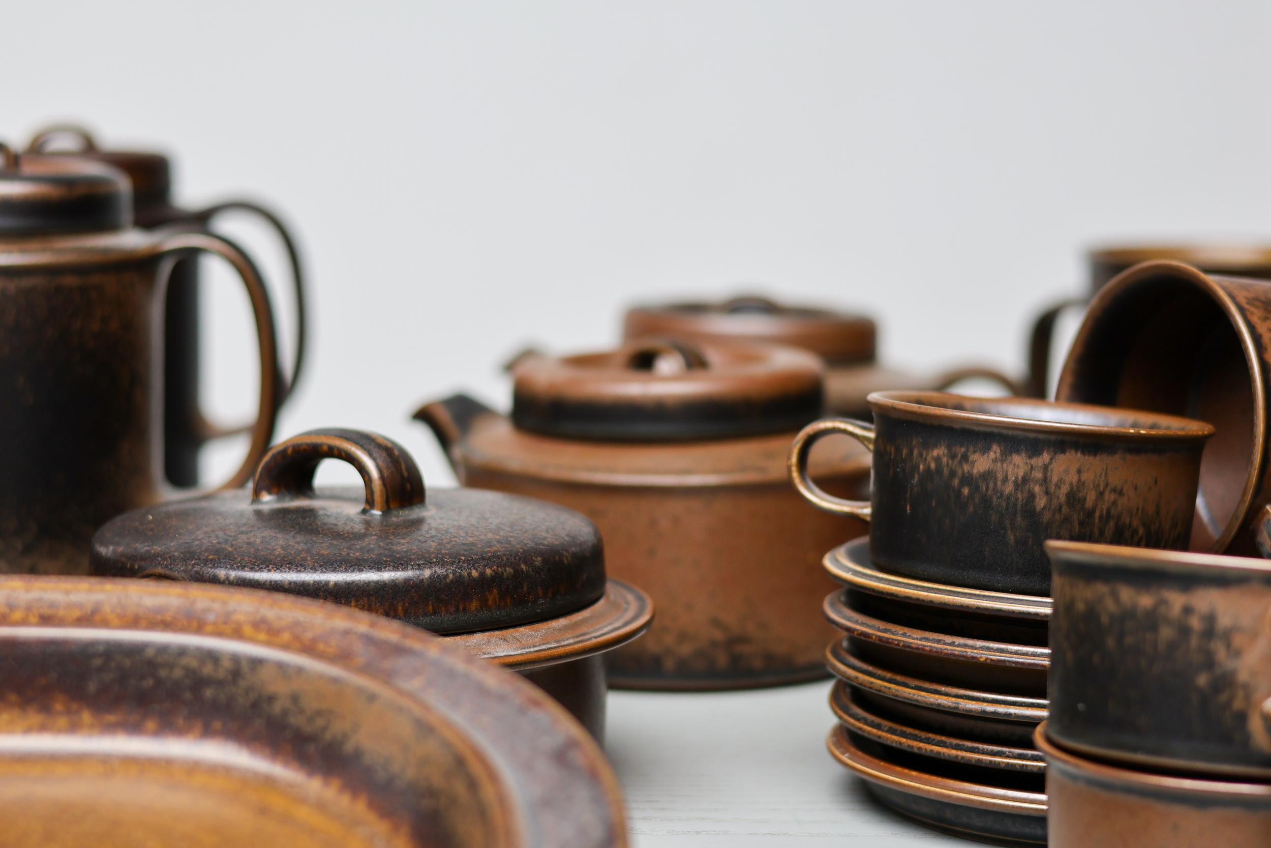 Extensa vajilla de 94 piezas para té y café Arabia Ruska, Finlandia, años 70 en Bueno estado para la venta en Dronten, NL