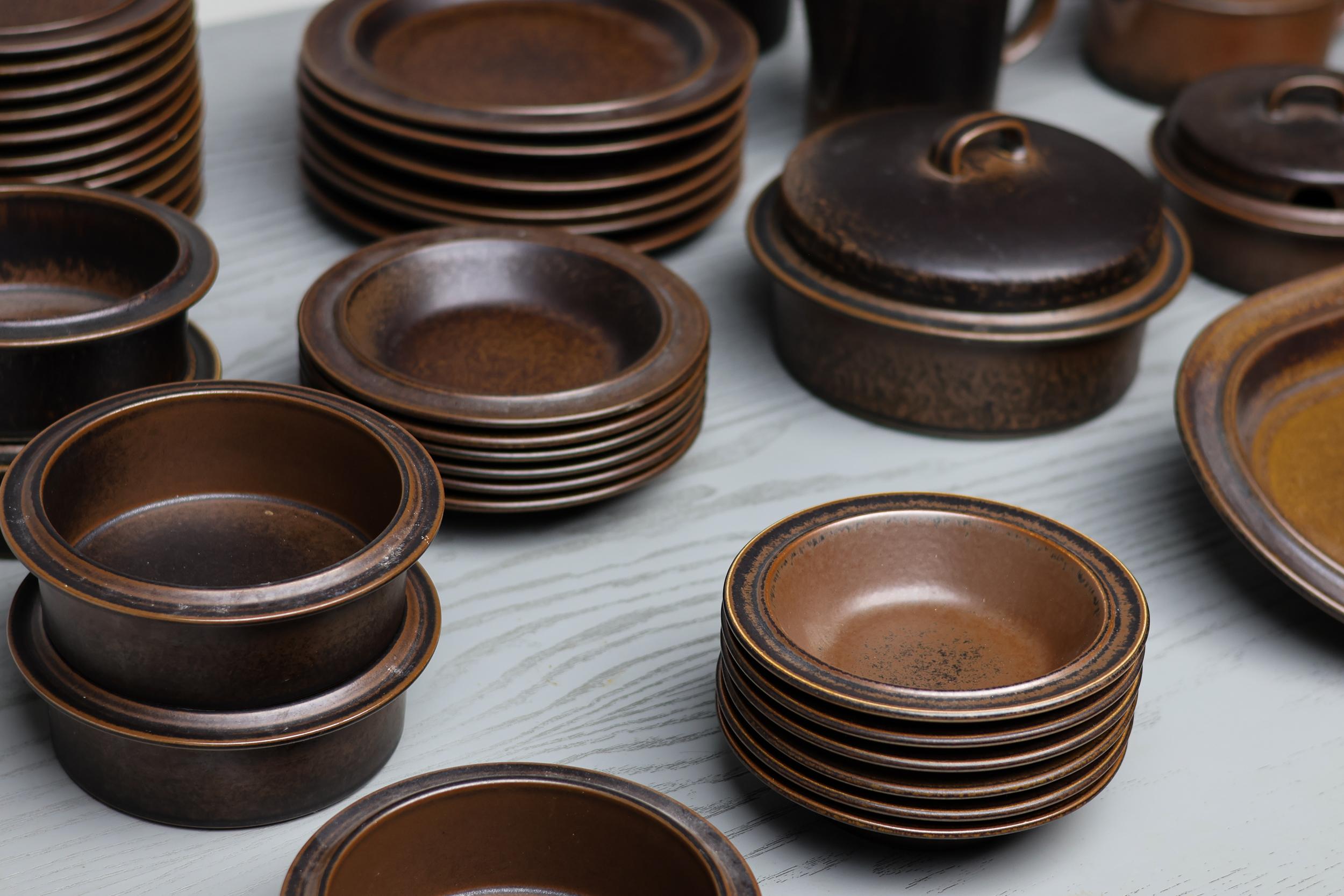 Scandinave moderne Vaste service à thé et à café de 94 pièces Arabia of Finland, Finlande, années 1970 en vente