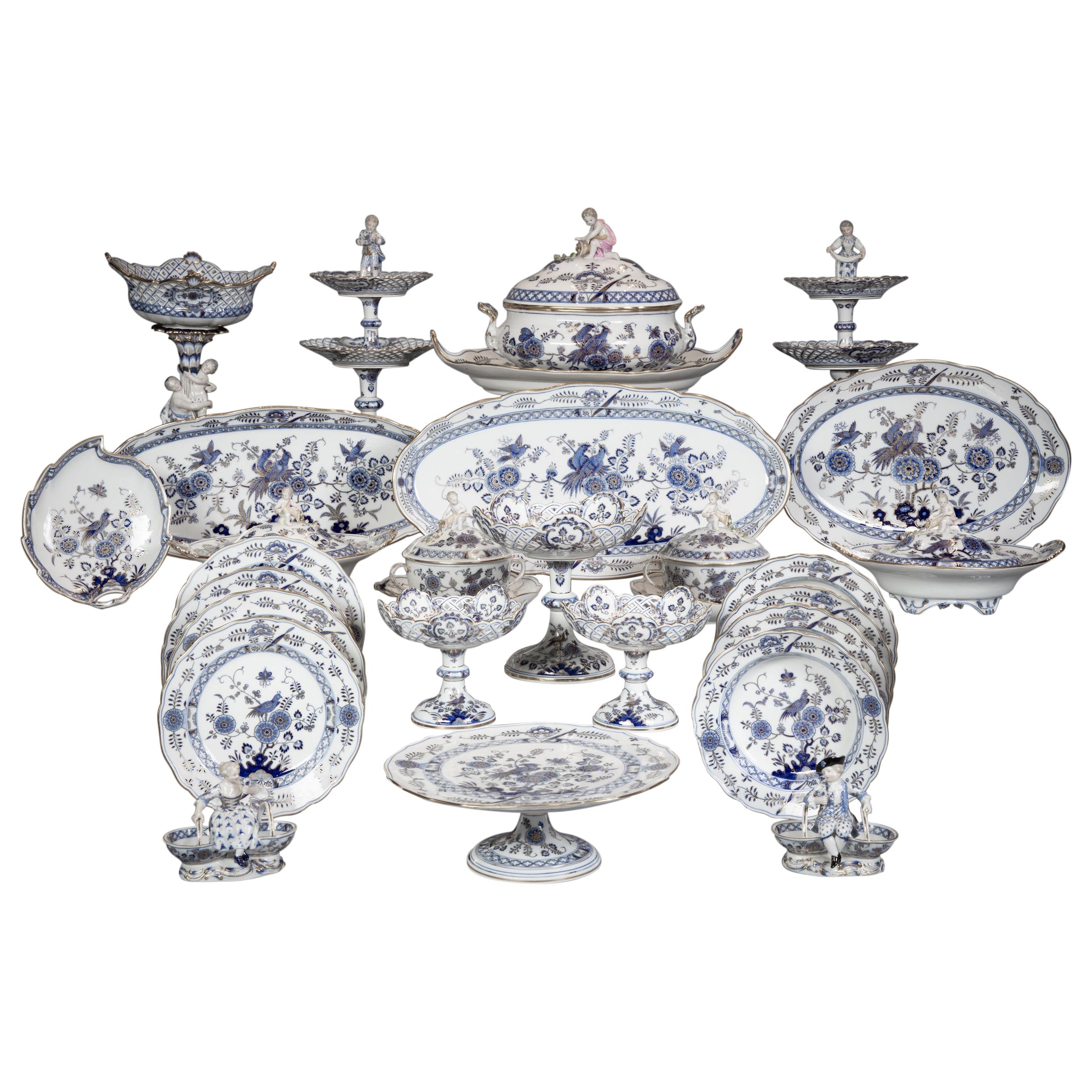 Extensive Assembled Meissen Blue and White Bird Model Dinner Service, circa 1890 For Sale