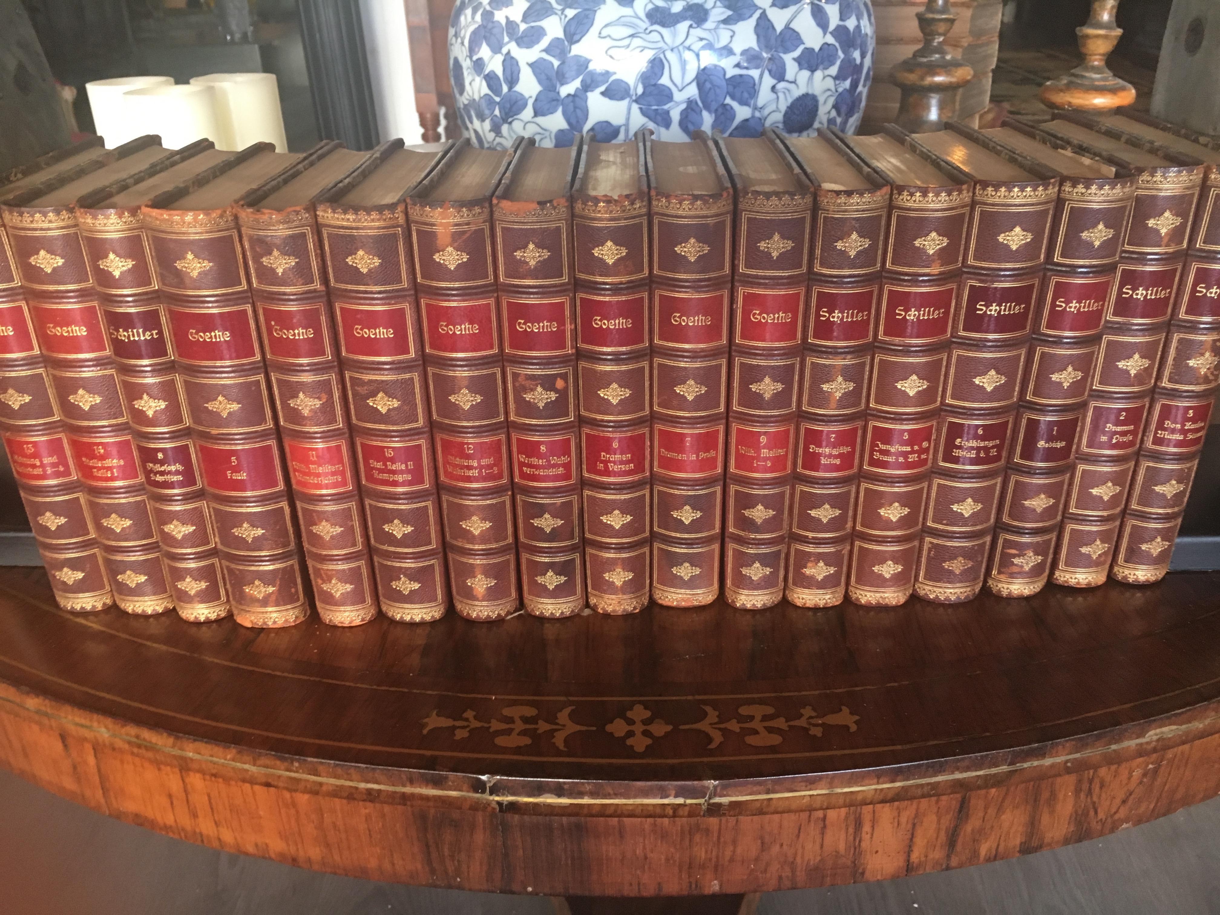 Grande collection de livres reliés en cuir du 19ème siècle, prix par livre anglais en vente 4