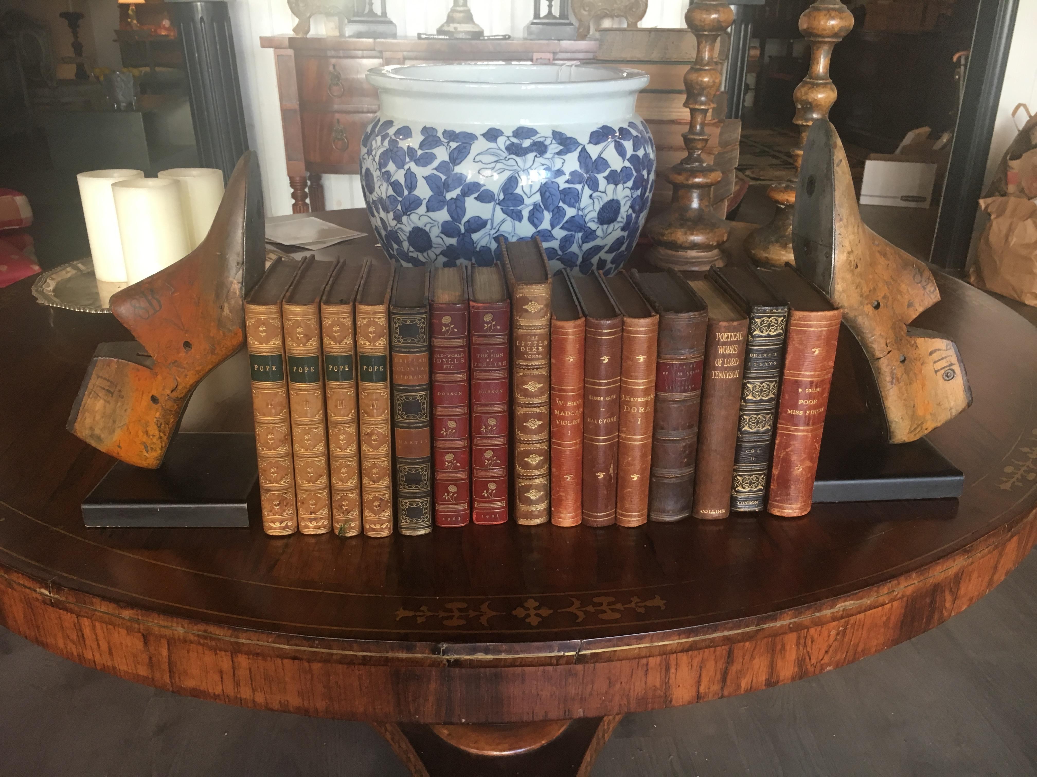 Grande collection de livres reliés en cuir du 19ème siècle, prix par livre anglais en vente 5