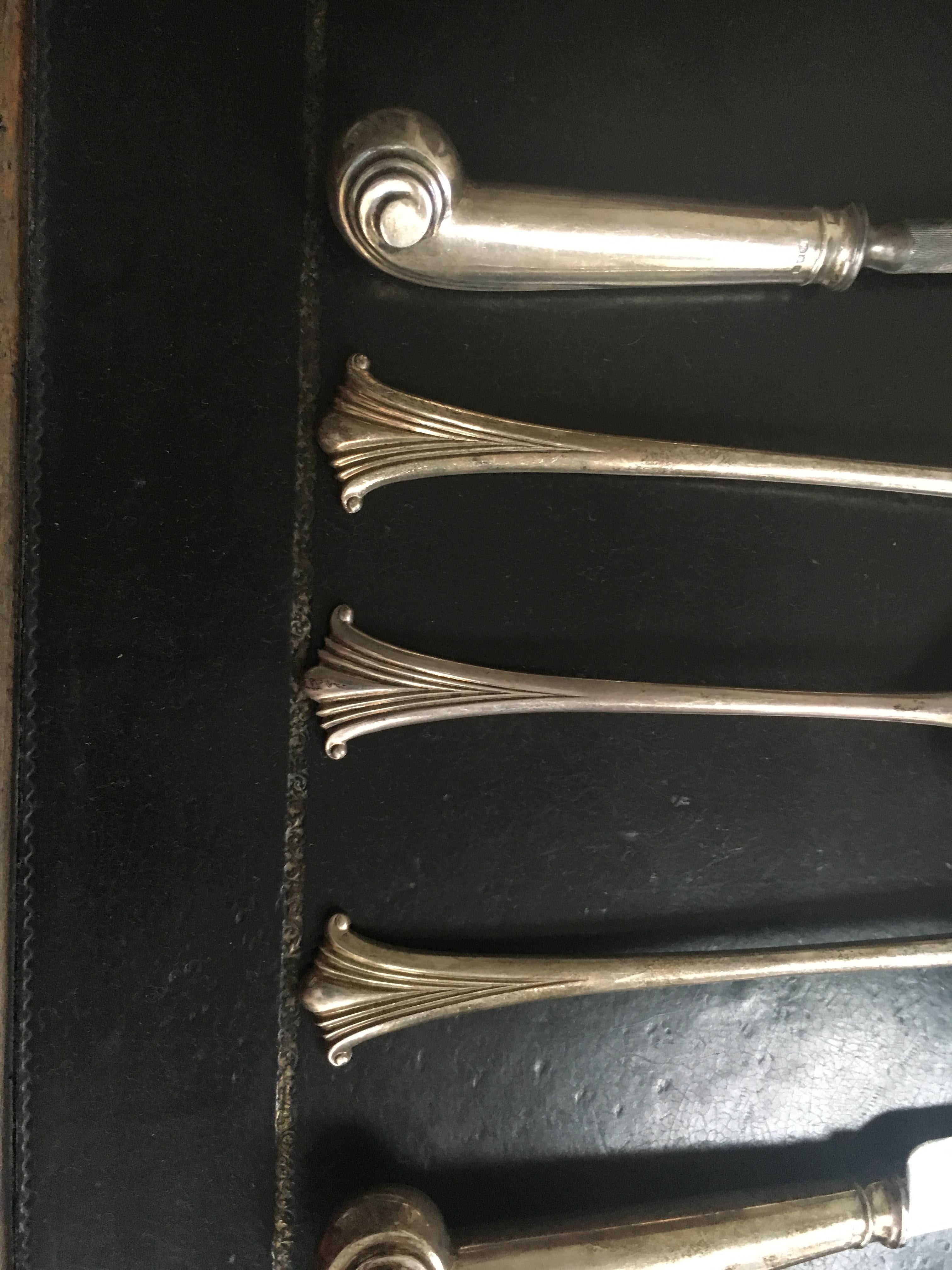 Amplio servicio de cubiertos ingleses de plata de ley para 12 personas Inglés en venta