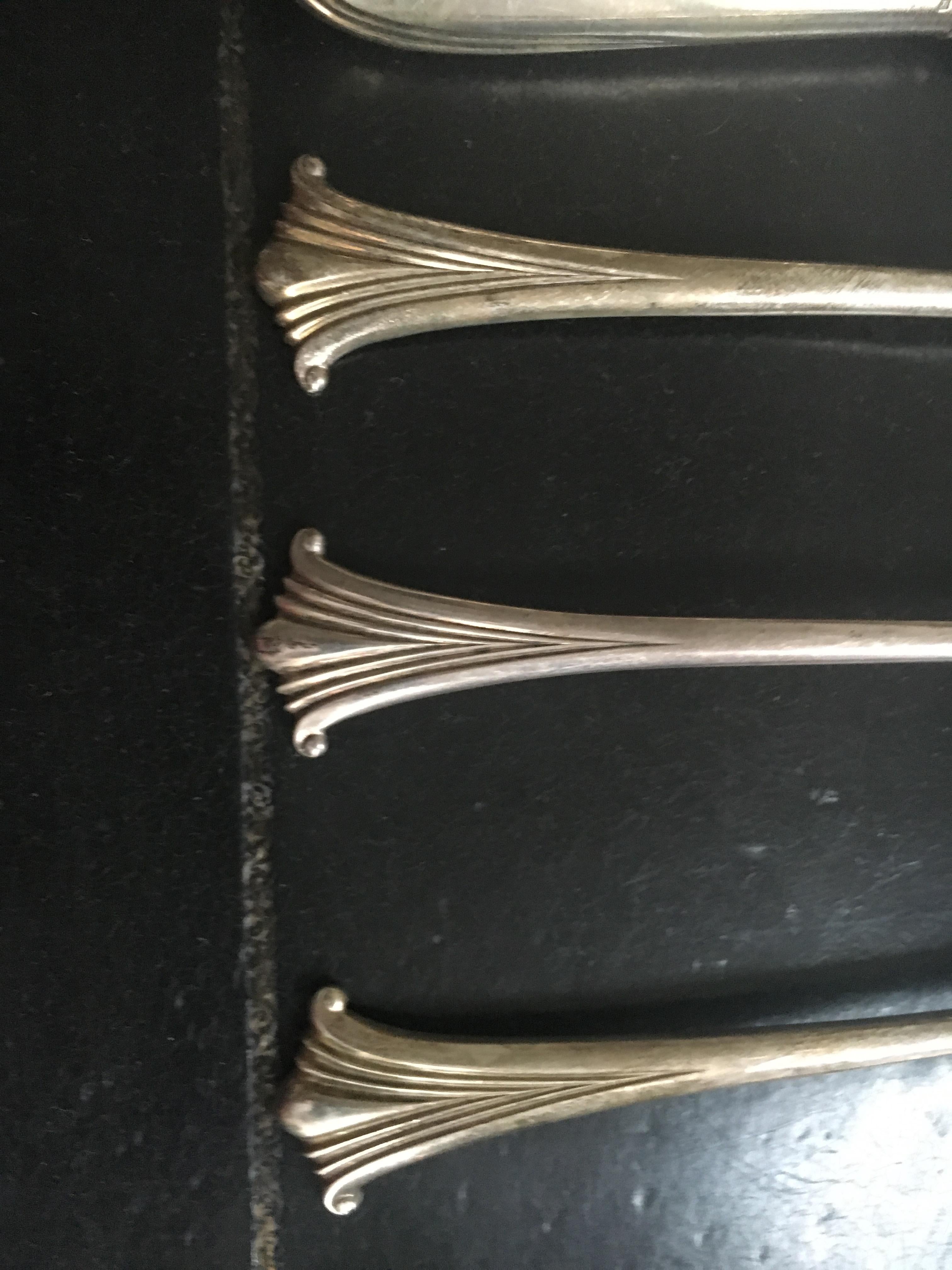Amplio servicio de cubiertos ingleses de plata de ley para 12 personas Plata esterlina en venta