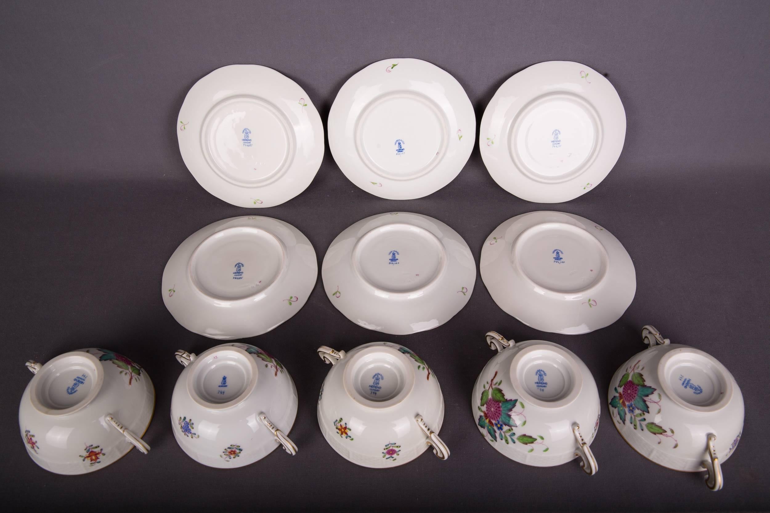 Extensive Rare Herend Dining Service Porcelain with a Lot of Flowers and Gold For Sale 2